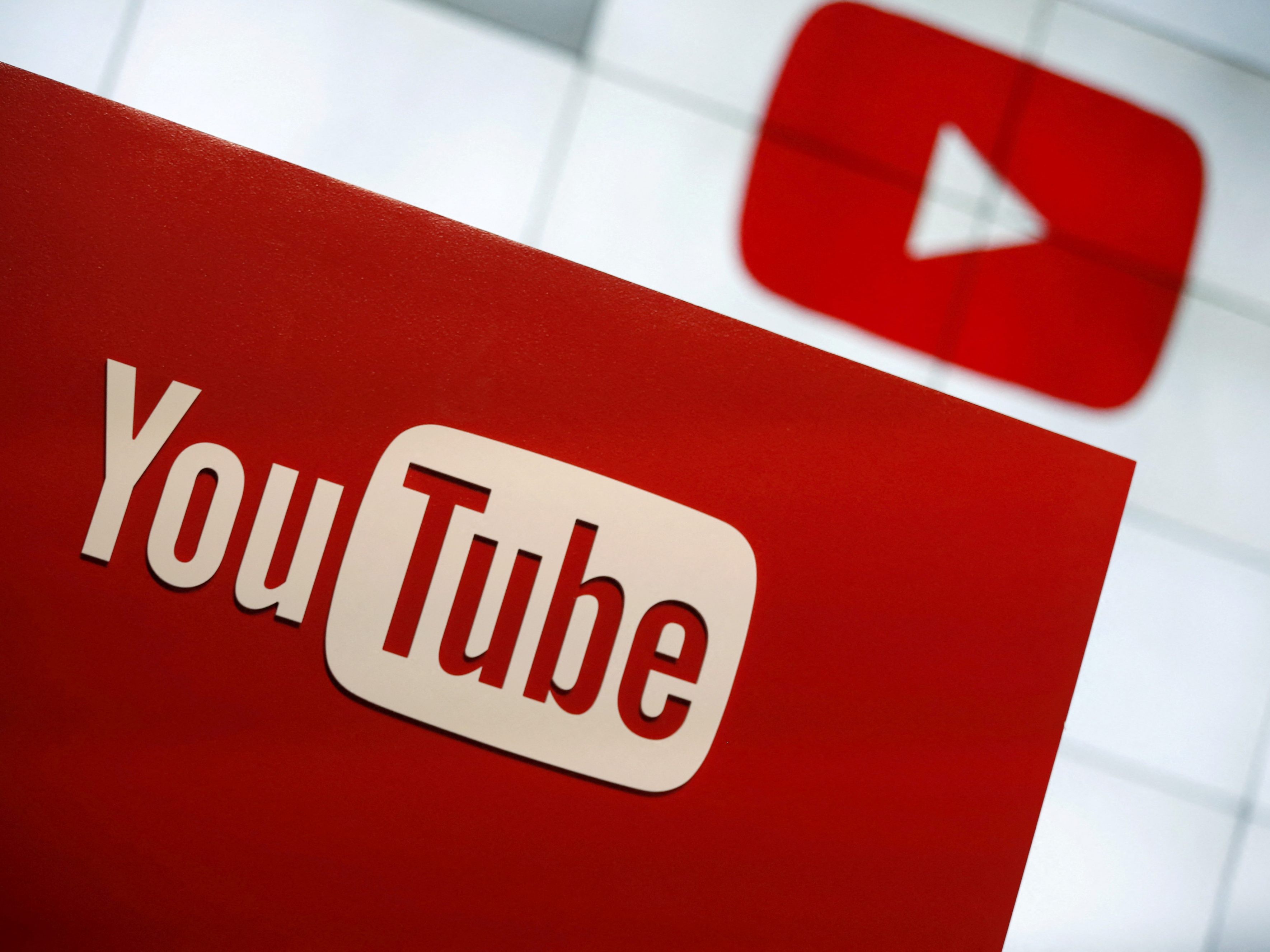 YouTube will mit einem neuen Label auf verlässliche Gesundheitsinformationen hinweisen. YouTube will mit einem neuen Label auf verlässliche Gesundheitsinformationen hinweisen.