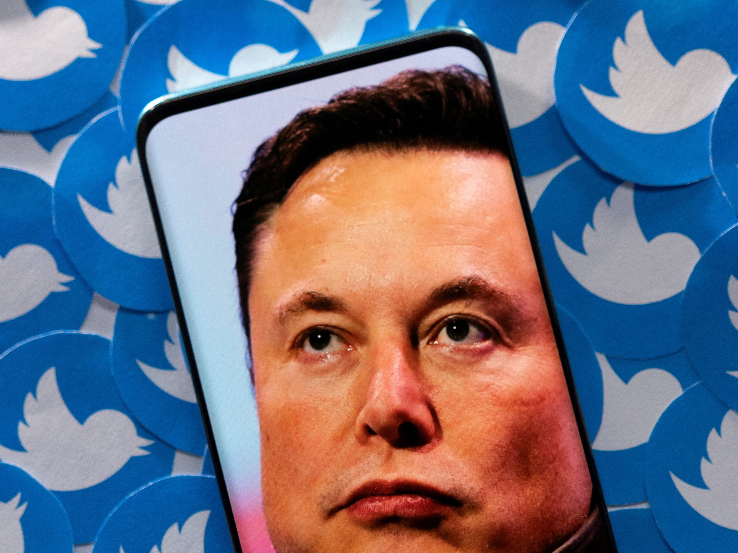 Elon Musk schließt die Twitter-Übernahme ab.