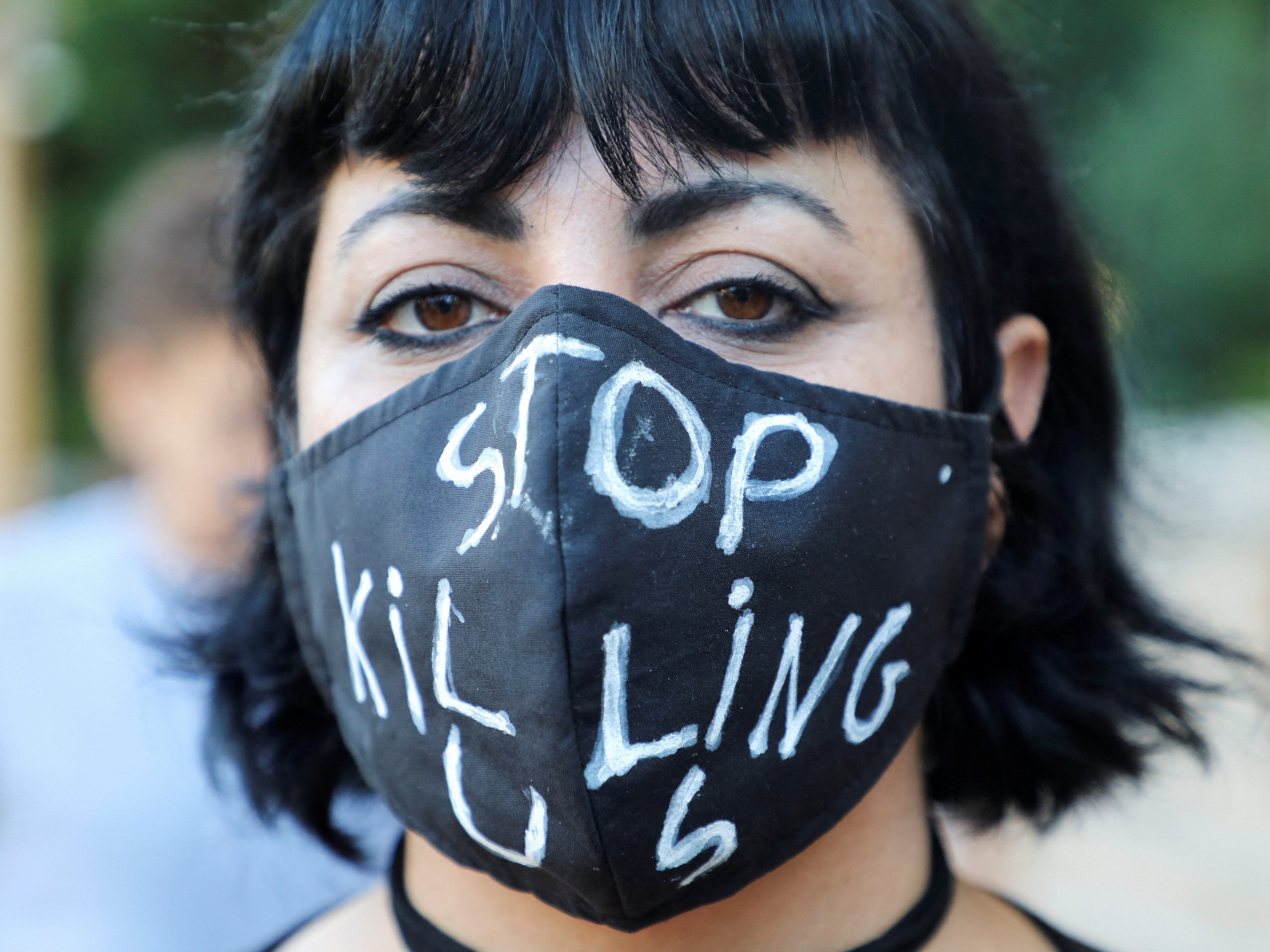 "Stop killing us": Frauen protestieren weltweit für ihre Schwestern im Iran.
