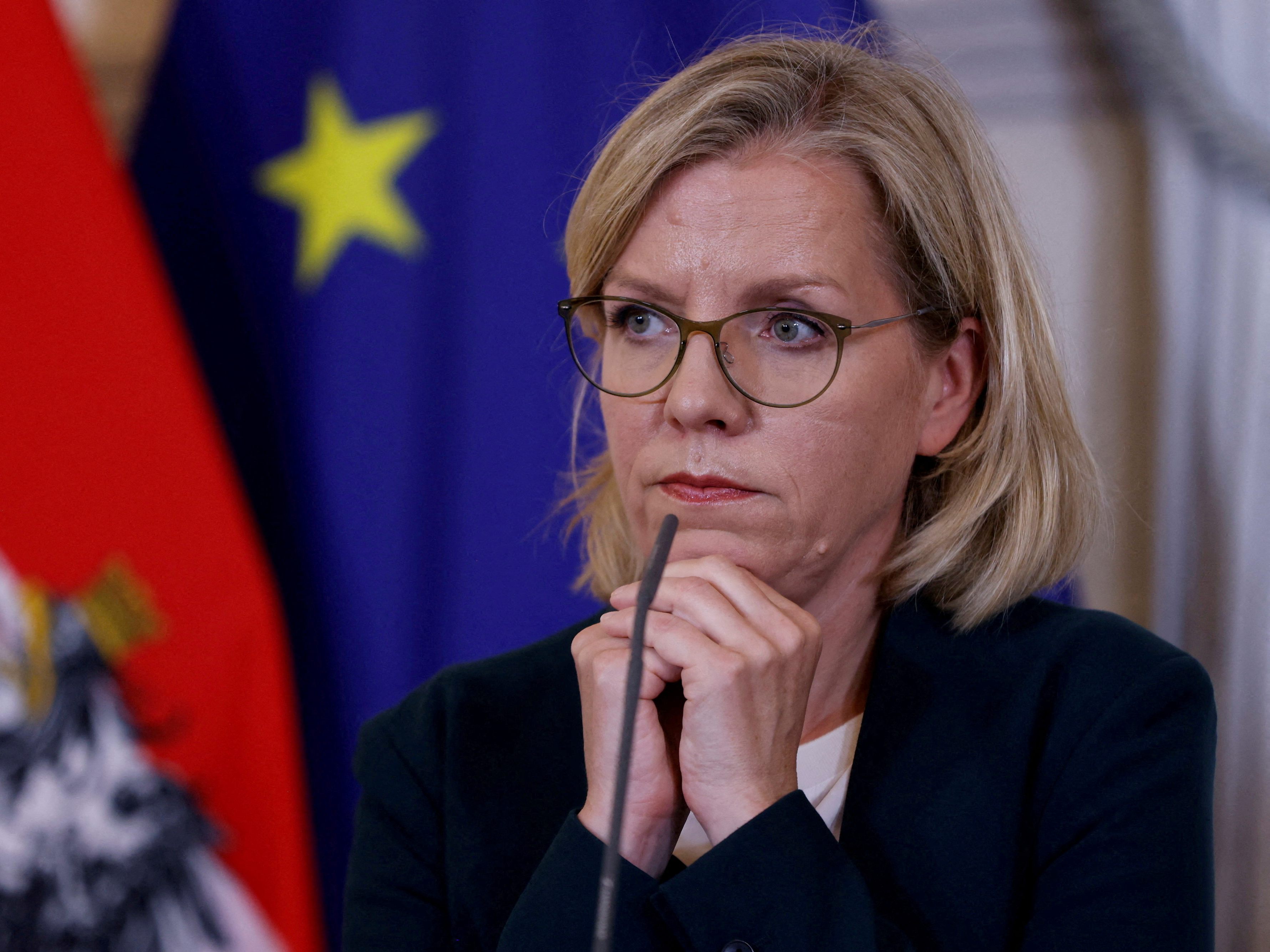 Energieministerin Leonore Gewessler (Grüne) sieht bezüglich des EU-Gaspreisdeckels noch einige Fragen offen. Energieministerin Leonore Gewessler (Grüne) sieht bezüglich des EU-Gaspreisdeckels noch einige Fragen offen.