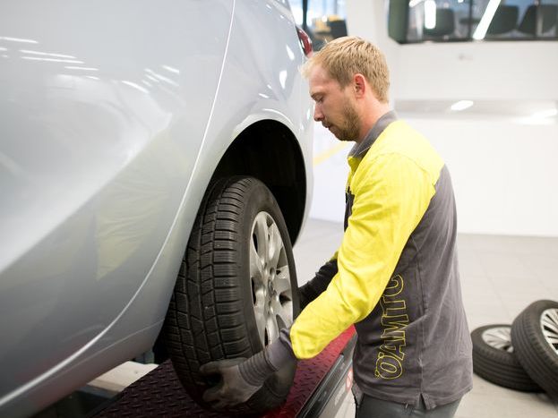Ab 1. November gilt wieder die Winterreifenpflicht. Der ÖAMTC rät dazu den Termin dafür rechtzeitig zu buchen.