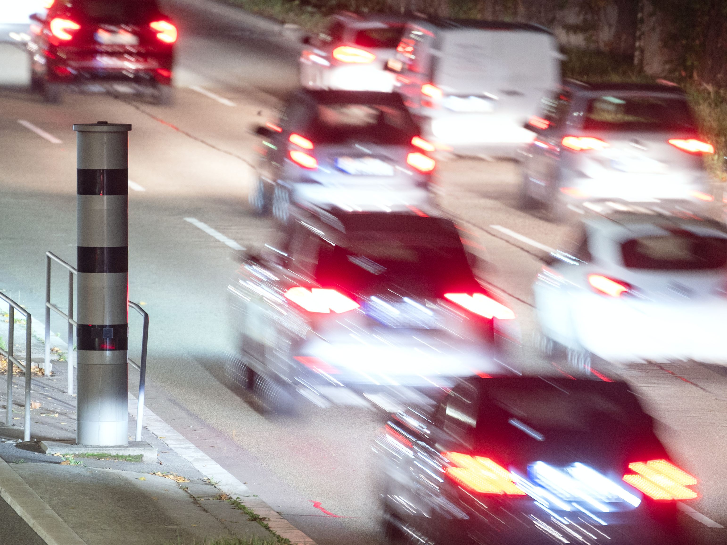 Zwei Raser waren mit 161 km/h auf der Burgenland Schnellstraße unterwegs.