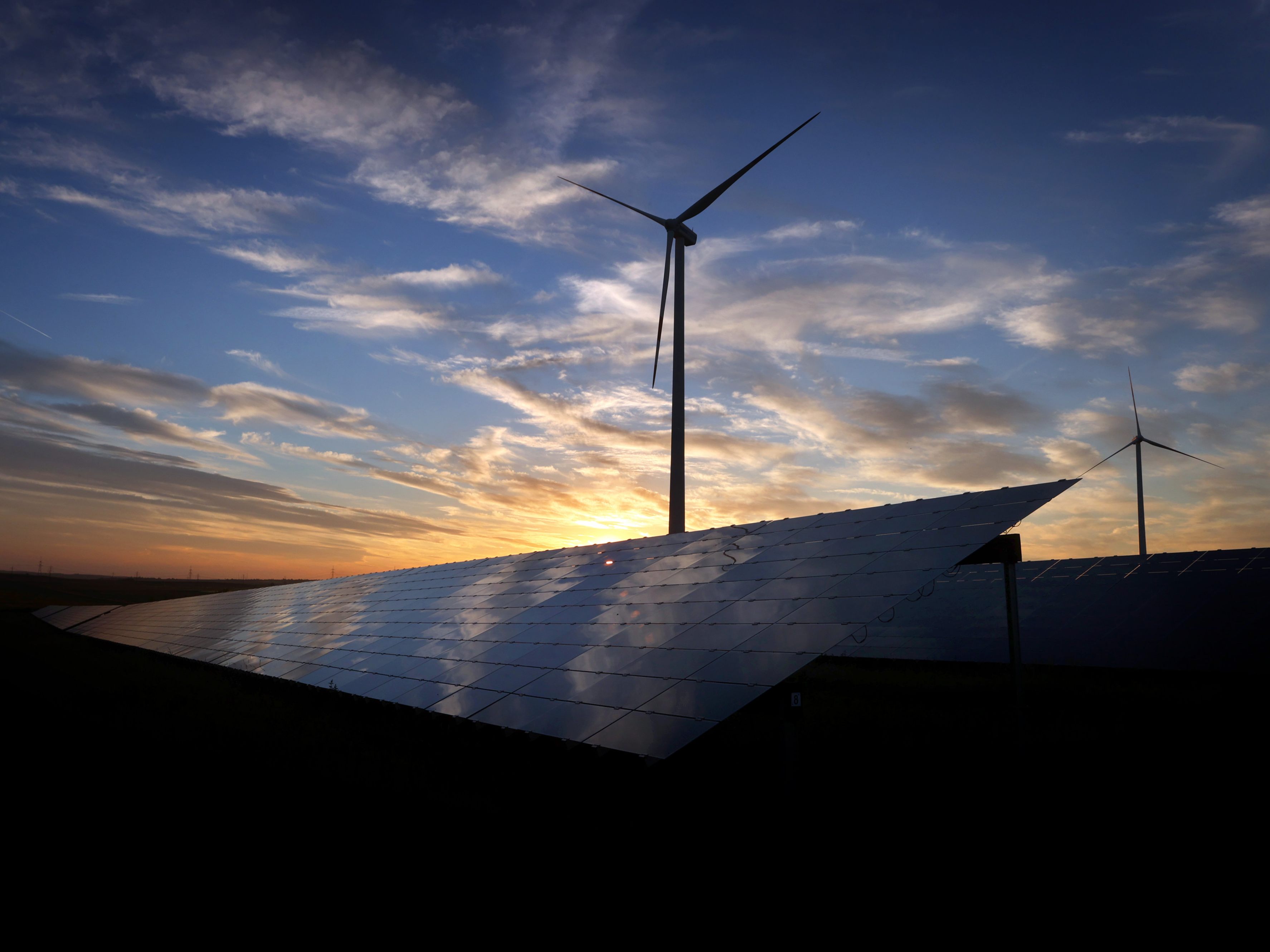 NÖ plant einen milliardenschweren Ausbau von Windkraft und Photovoltaik. NÖ plant einen milliardenschweren Ausbau von Windkraft und Photovoltaik.