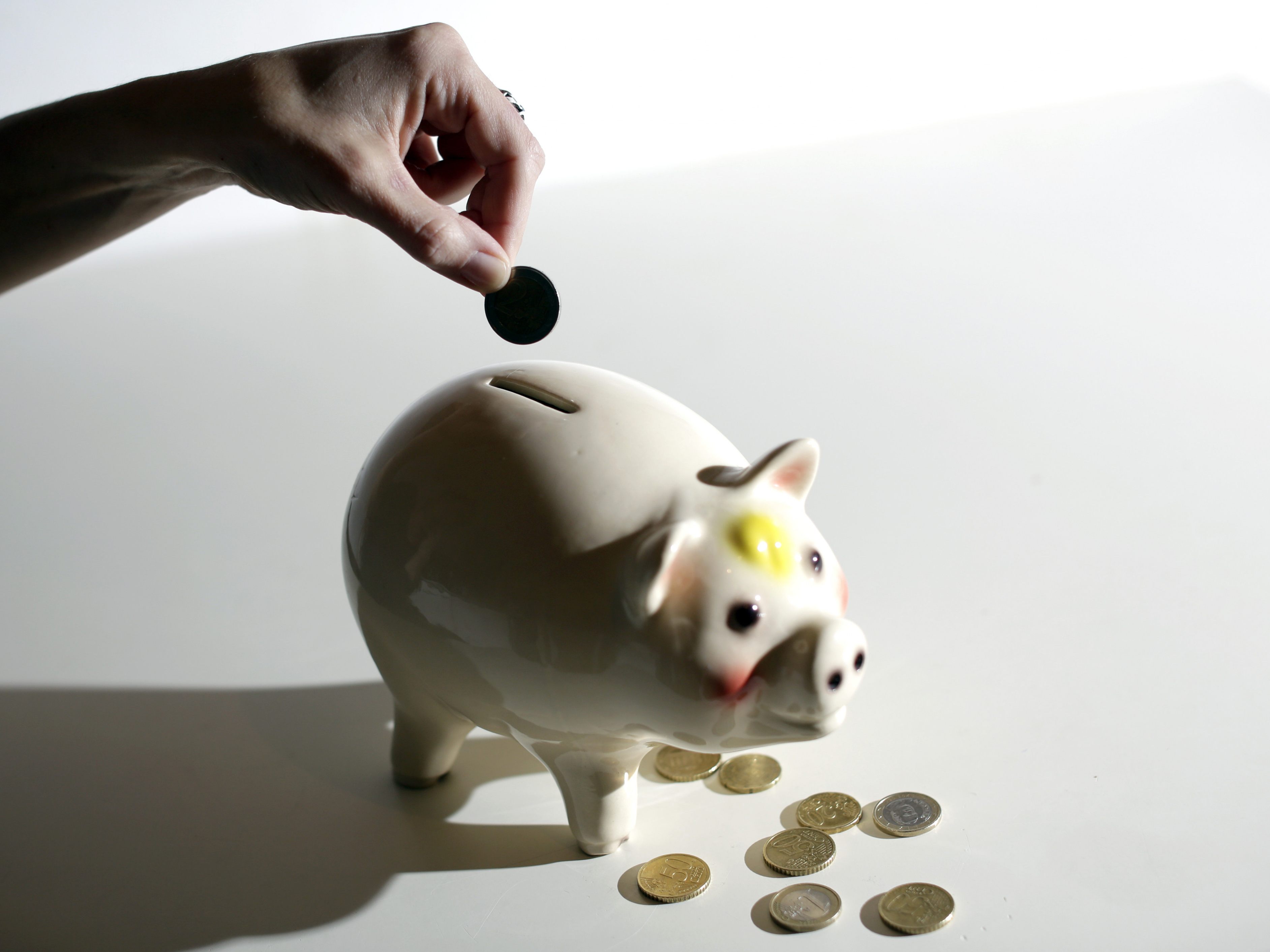 Umfrage: Österreicher sparen im Durchschnitt 301 Euro pro Monat.