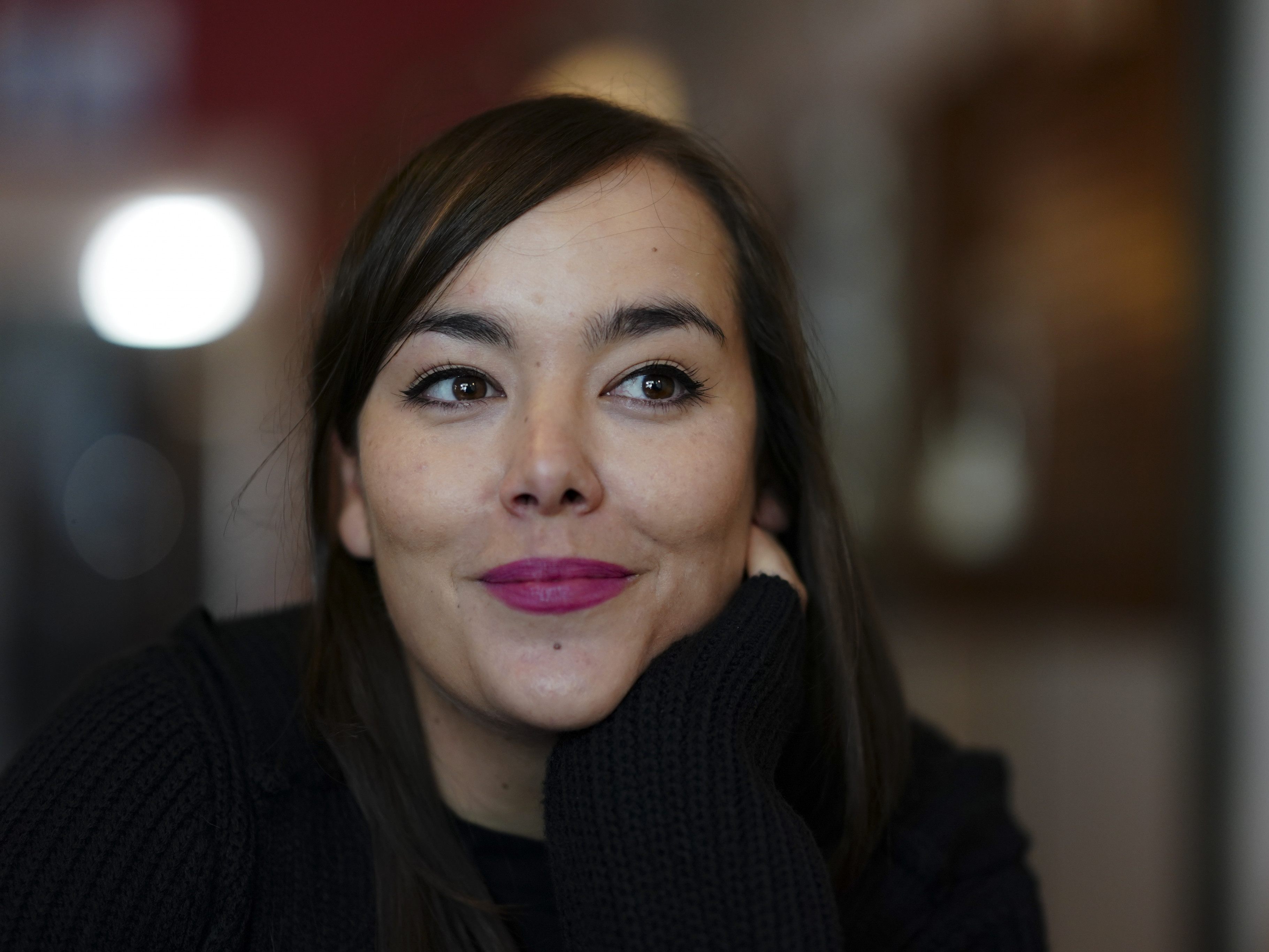 Slam-Poetin und Musikerin Yasmo wird das Finale im Wiener Burgtheater moderieren. Slam-Poetin und Musikerin Yasmo wird das Finale im Wiener Burgtheater moderieren.