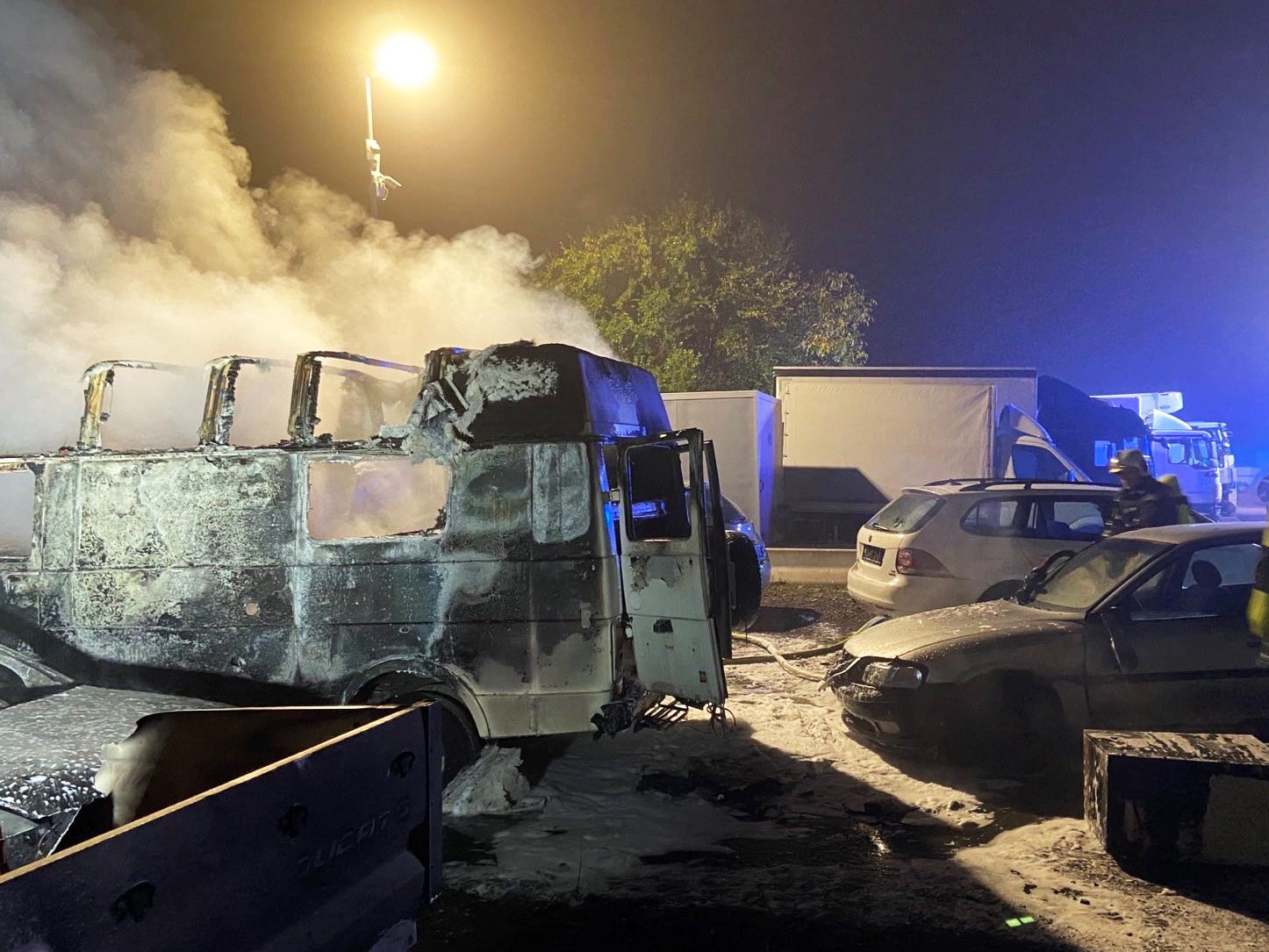 Fahrzeuge in Wien-Simmering abgebrannt: Ursache geklärt. Fahrzeuge in Wien-Simmering abgebrannt: Ursache geklärt.