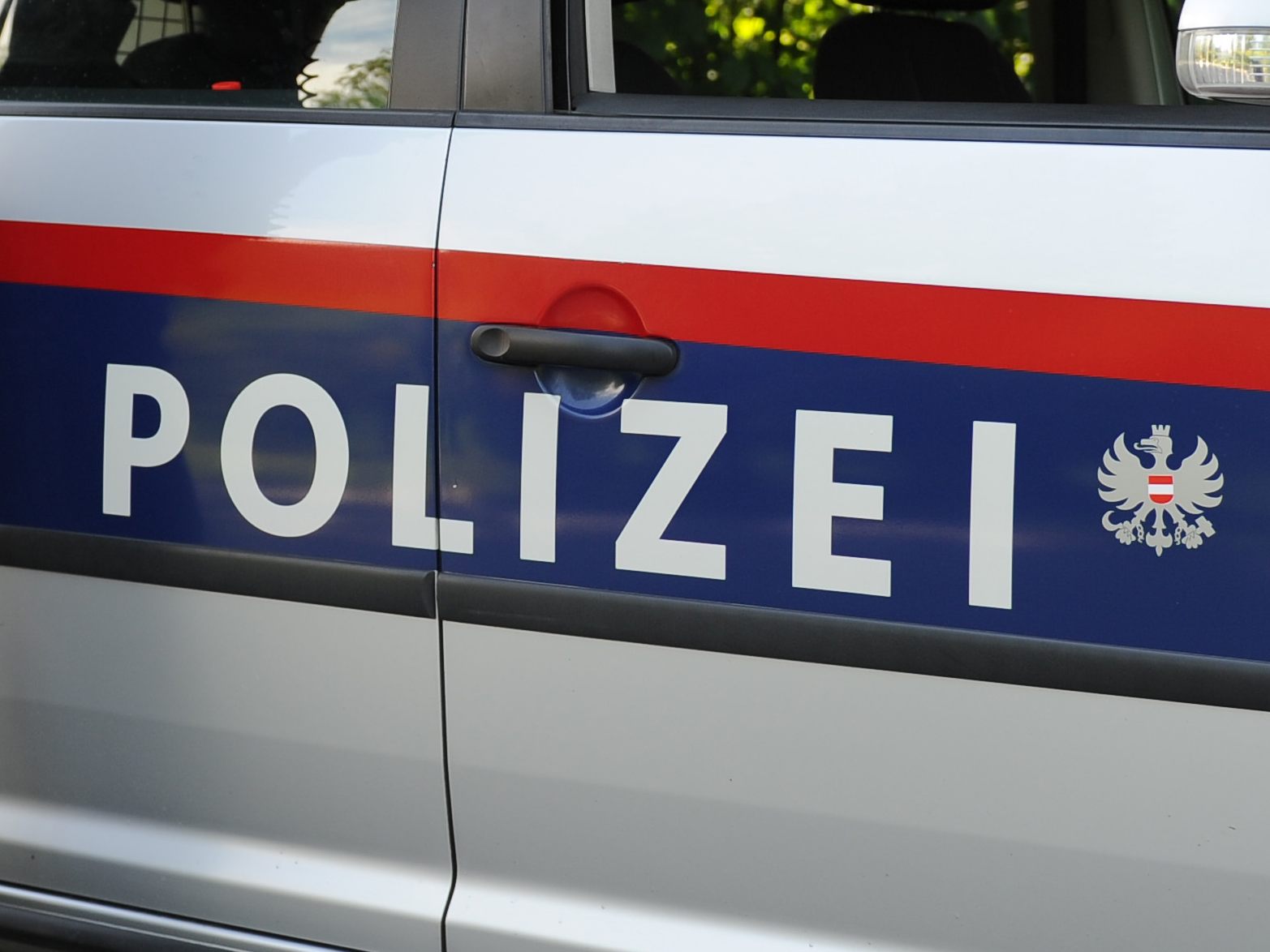 Die Polizei fahndet nach einem Raubversuch in Wien-Rudolfsheim-Fünfhaus nach dem Täter. Die Polizei fahndet nach einem Raubversuch in Wien-Rudolfsheim-Fünfhaus nach dem Täter.