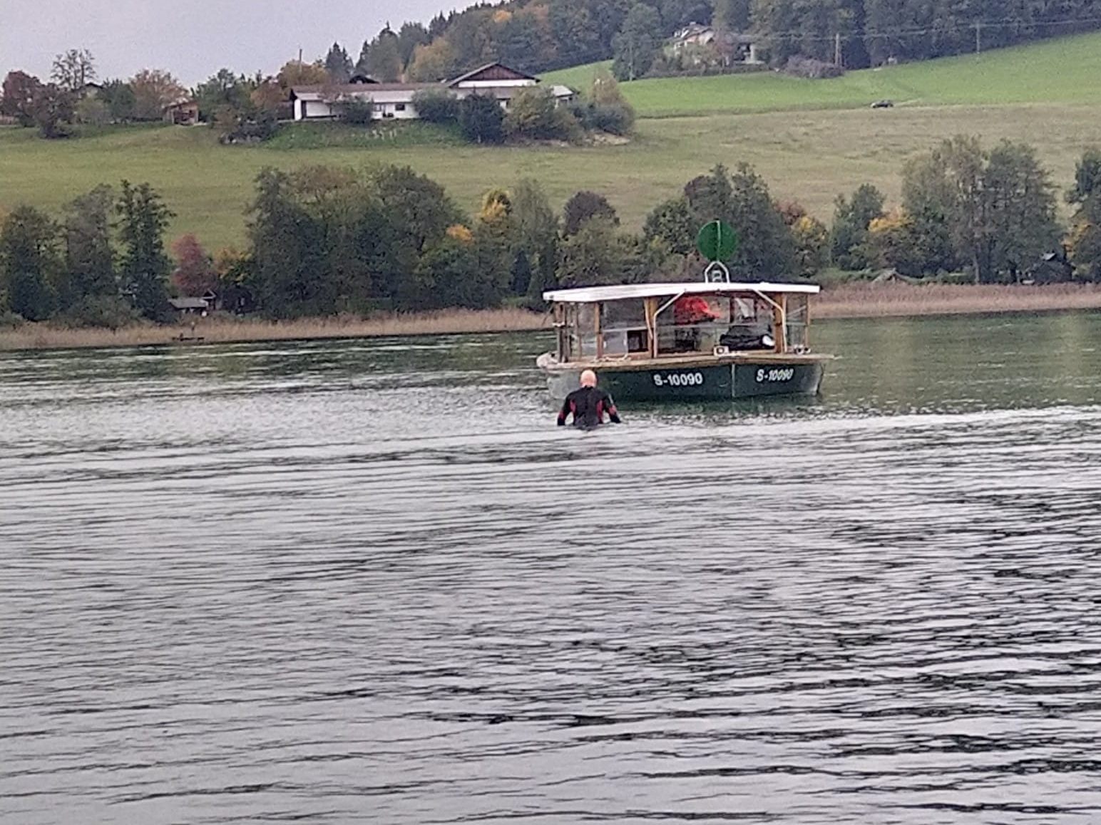 45 Niederösterreicher mussten nach einem Schiffbruch am Mattsee gerettet werden.