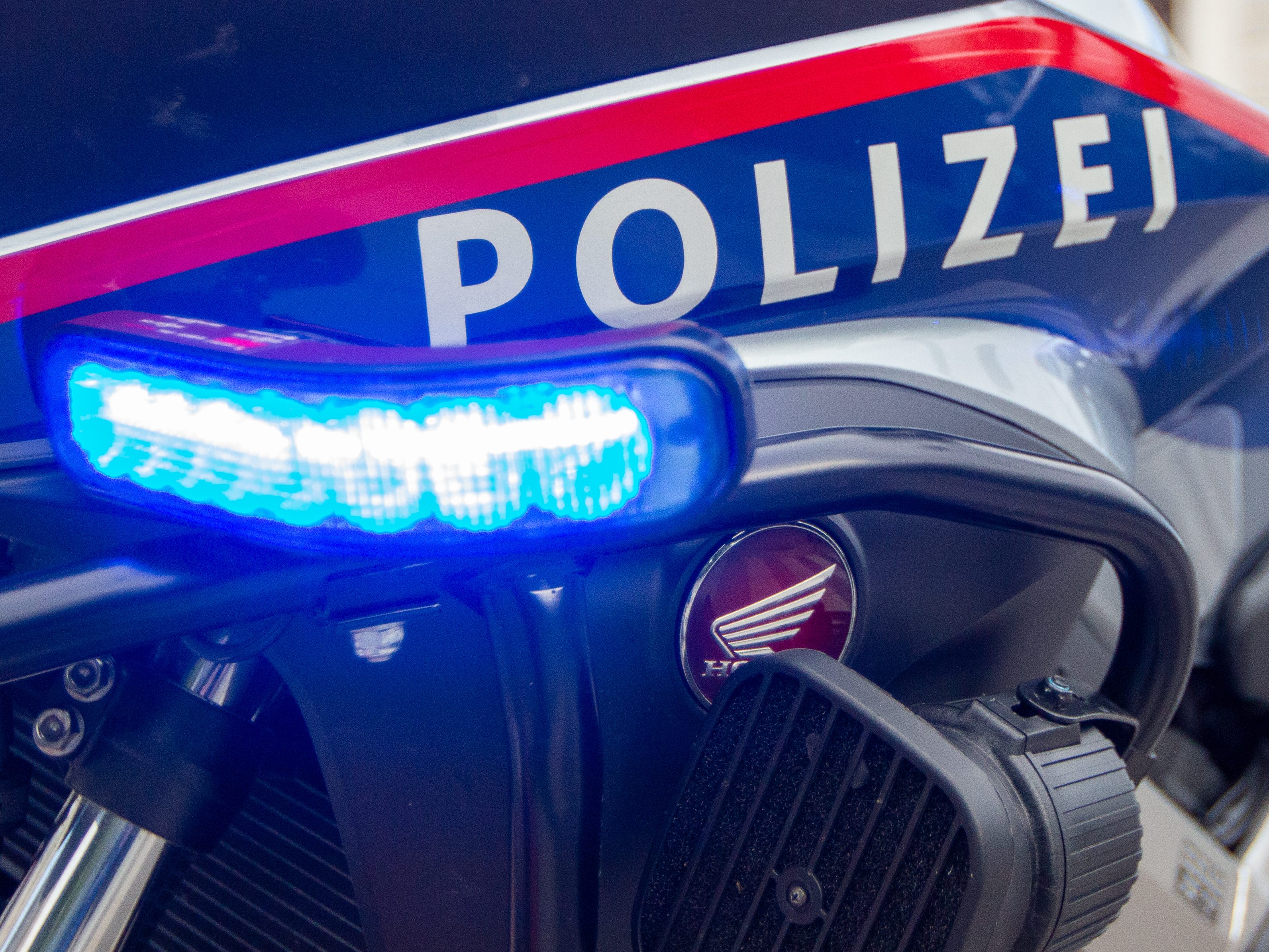 Eine 22-Jährige wurde in der Nacht auf Samstag von einem Unbekannten in einem Wiener Park in Favoriten vergewaltigt.