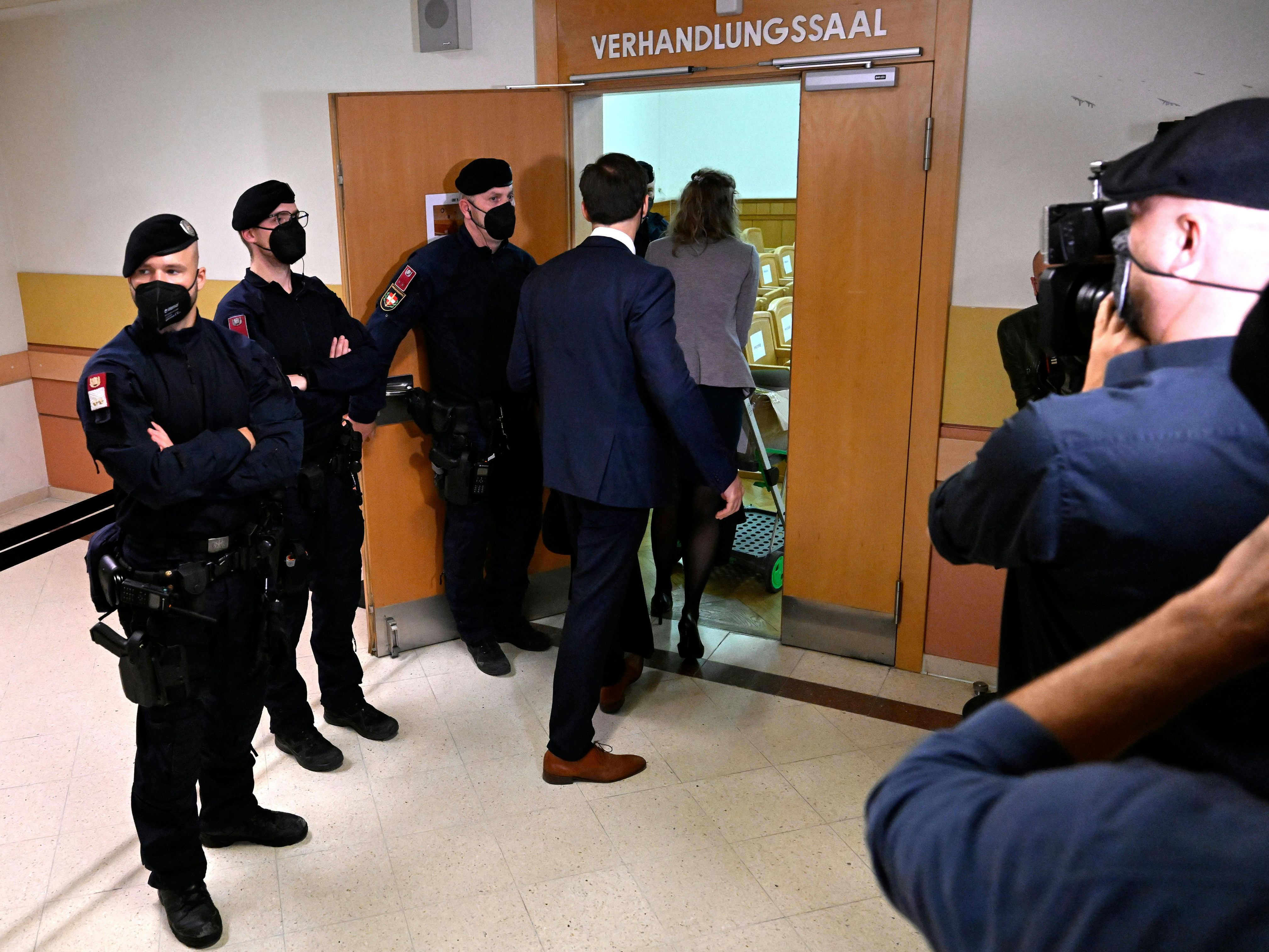 Prozess um getötete 13-Jährige: Angeklagter änderte Aussage. Prozess um getötete 13-Jährige: Angeklagter änderte Aussage.