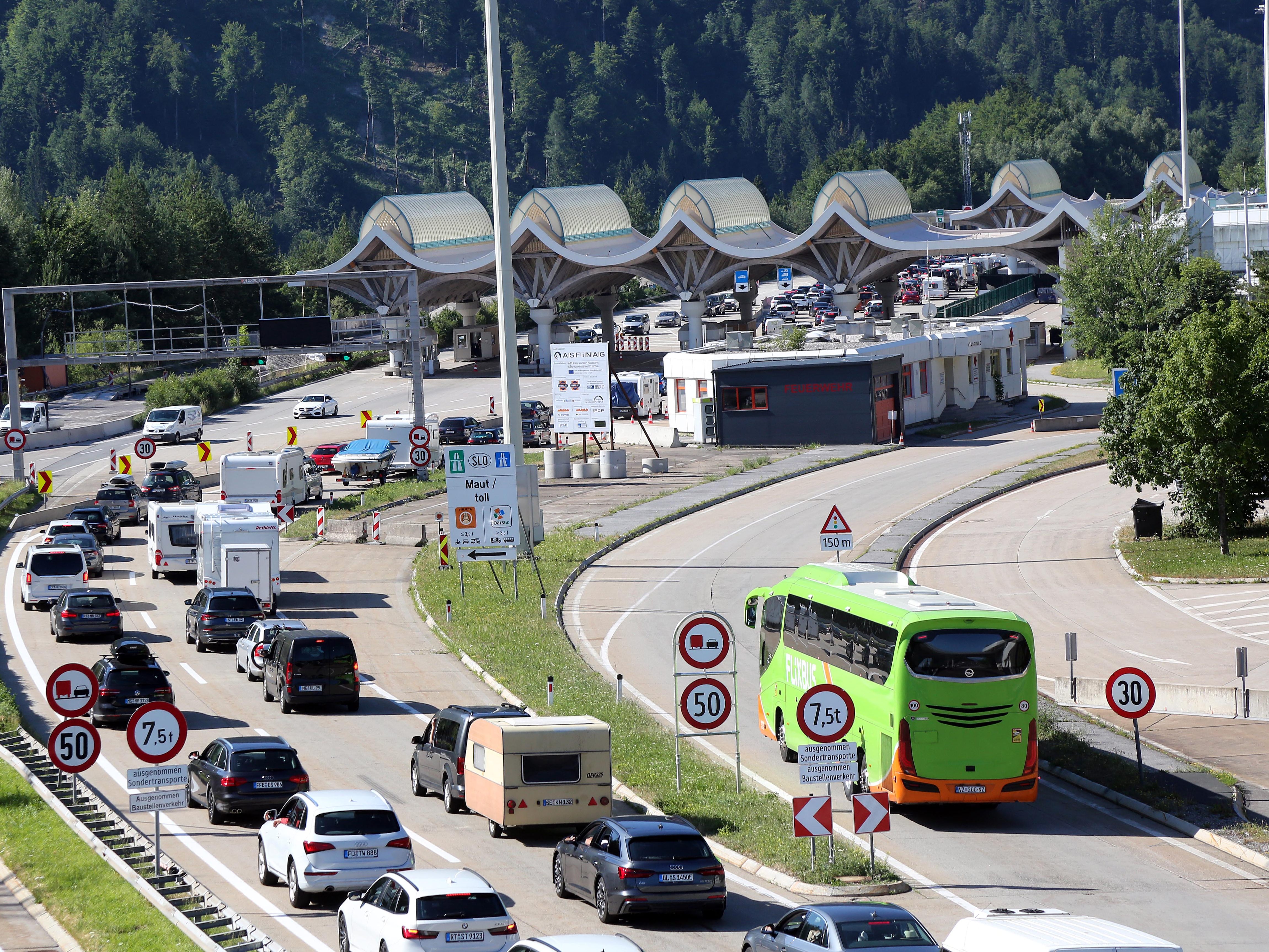 Wegen einer Einsatzübung ist der Karawankentunnel in der Nacht auf Mittwoch gesperrt.