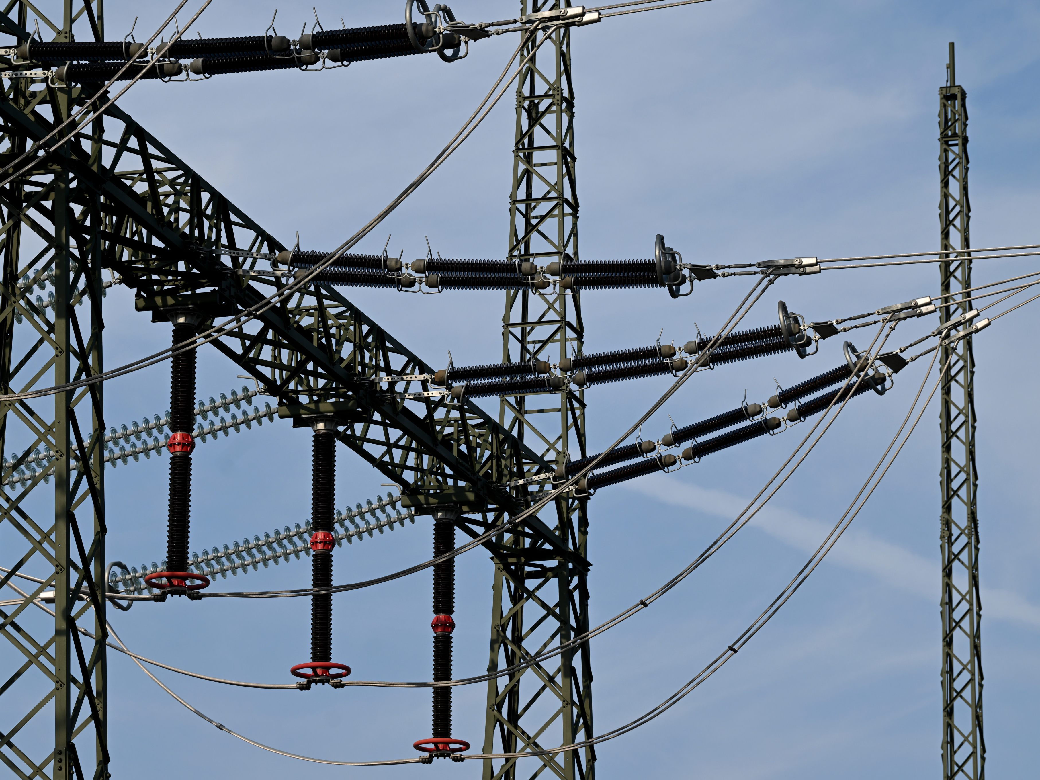 Das Stromnetz verfügt nicht über die Kapazitäten für die steigenden Belastungen. Das Stromnetz verfügt nicht über die Kapazitäten für die steigenden Belastungen.