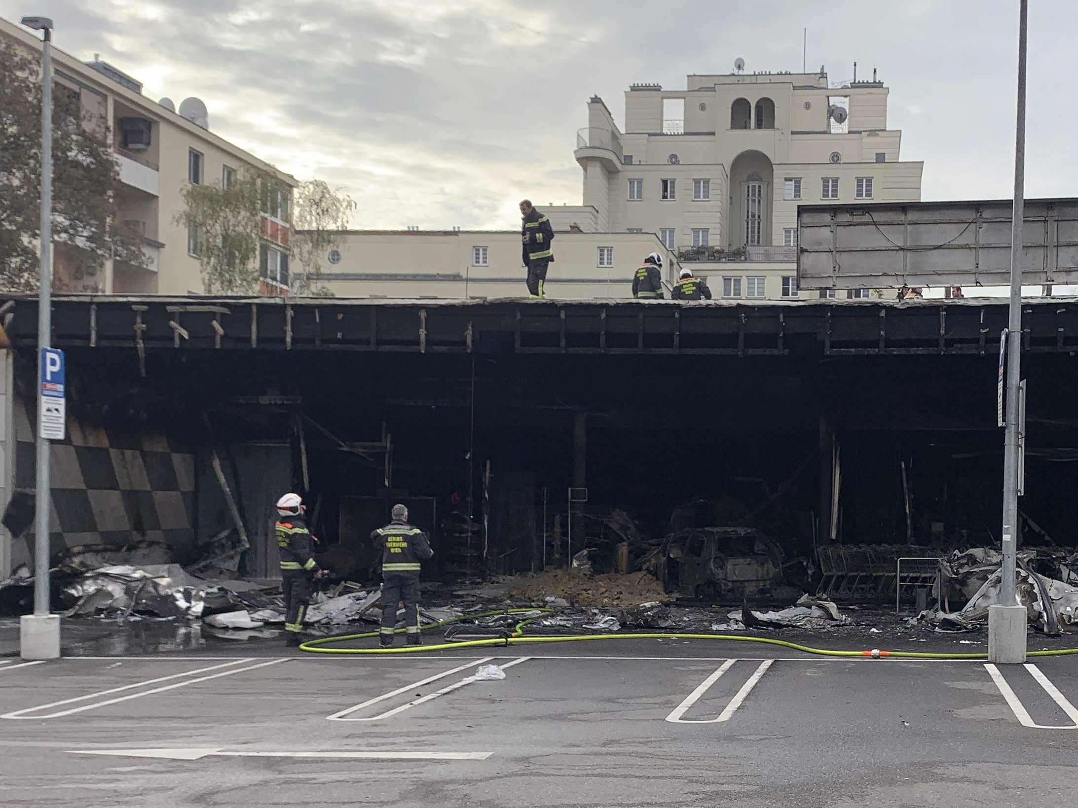 Der Supermarkt in Wien-Floridsdorf war nach dem Crash ausgebrannt.