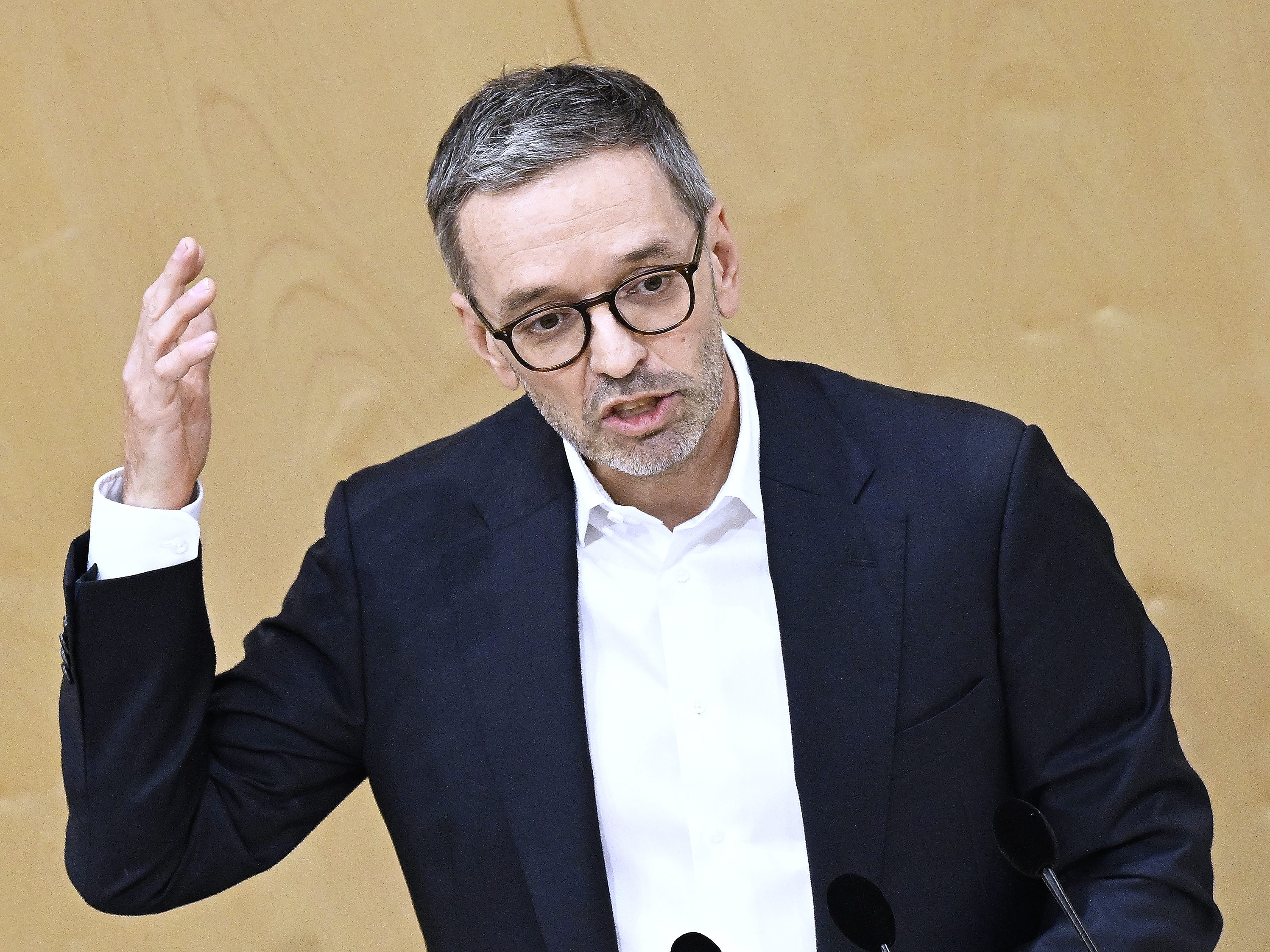 Die Opposition ortet hingegen "hinausgeschmissenes Geld". Die Opposition ortet hingegen "hinausgeschmissenes Geld".