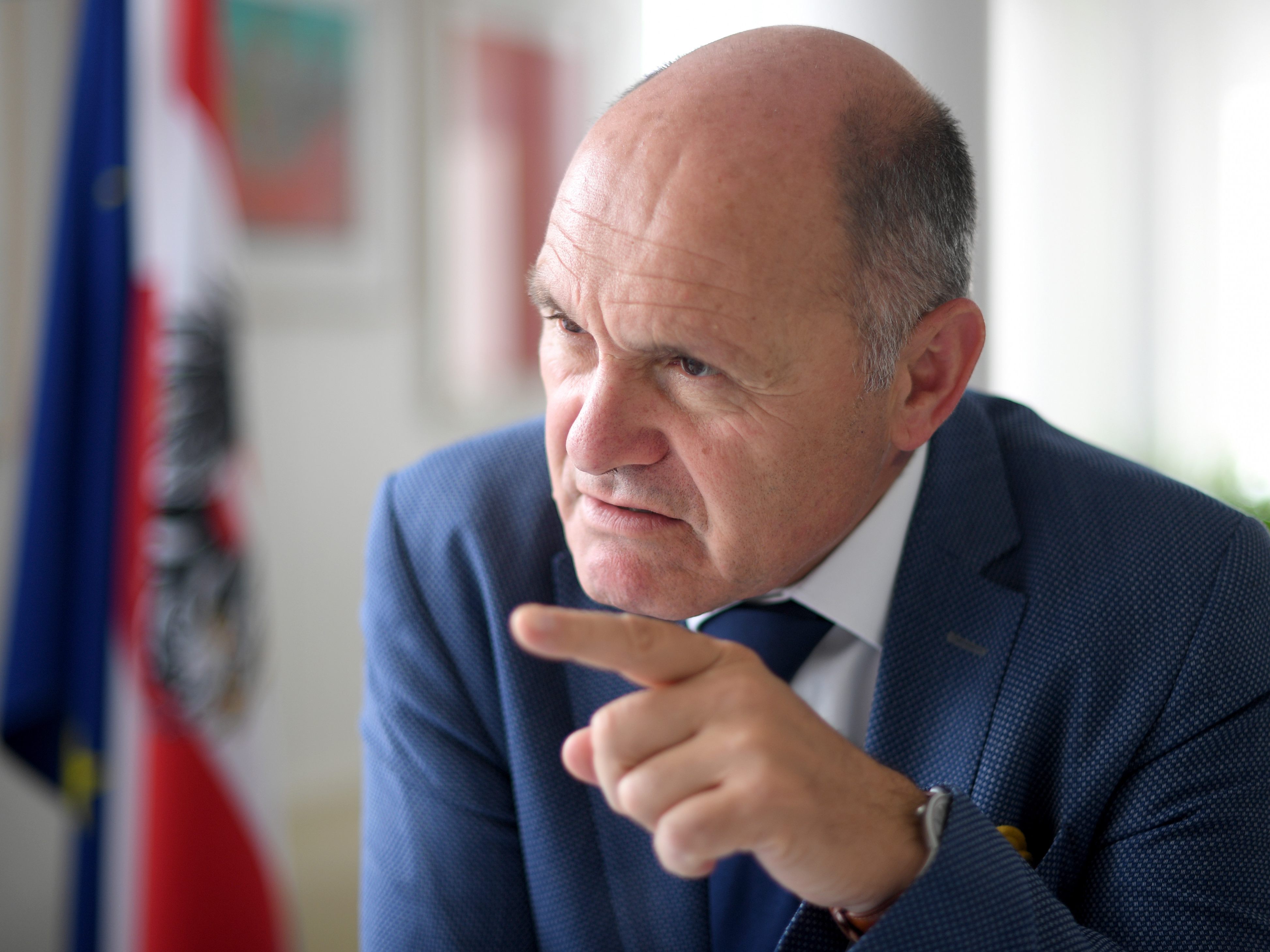 Sobotka wehrt sich gegen Schmids Aussagen zu Mock-Institut. Sobotka wehrt sich gegen Schmids Aussagen zu Mock-Institut.