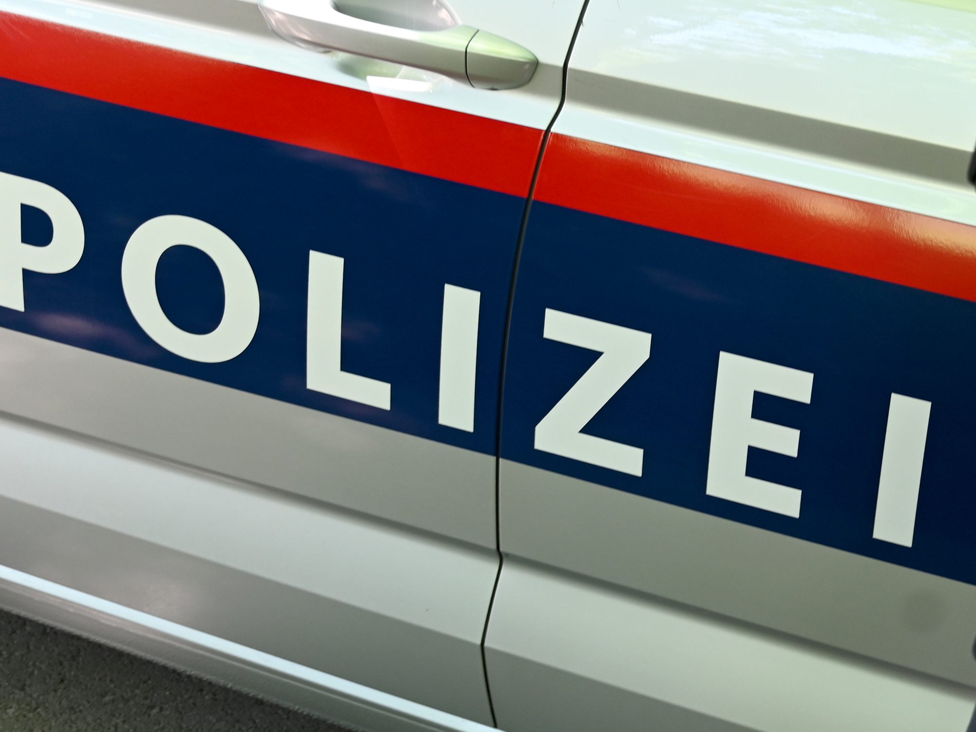 Ein 18-Jähriger soll am Wiener Keplerplatz einem Mann mit dem Messer gedroht haben.