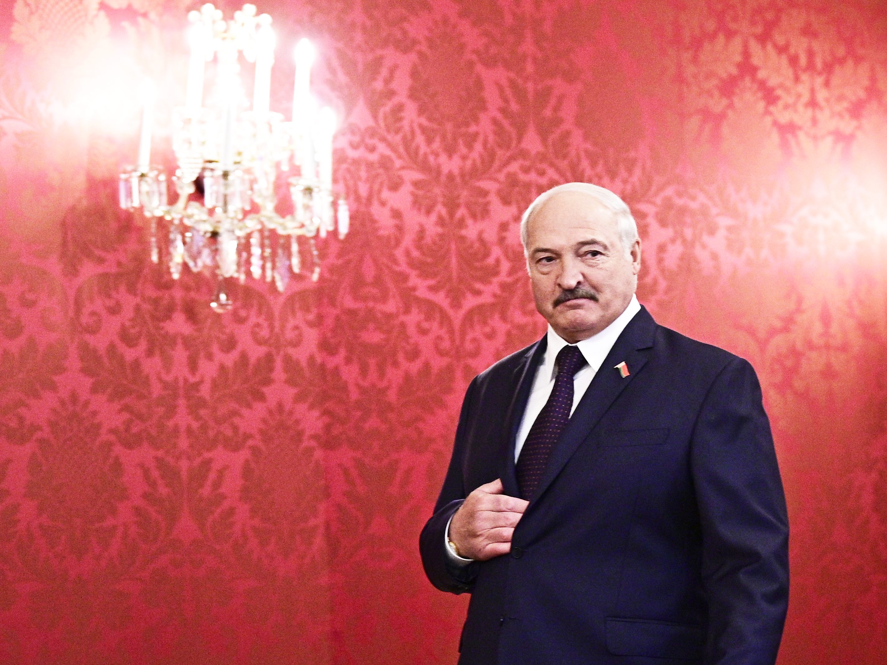 Unter der Führung von Lukaschenko bereitet sich Belarus auf den Krieg vor.