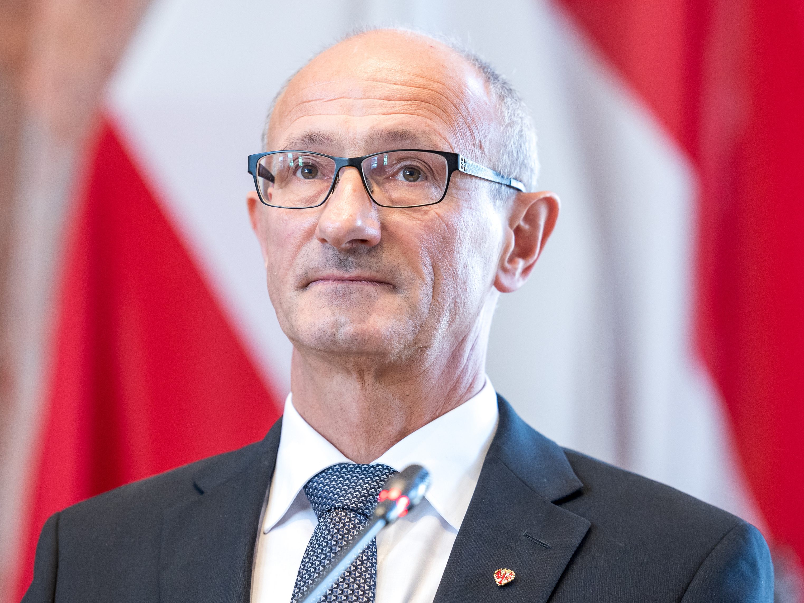 Tirols Landeshauptmann fordert schnellere Asylverfahren. Tirols Landeshauptmann fordert schnellere Asylverfahren.
