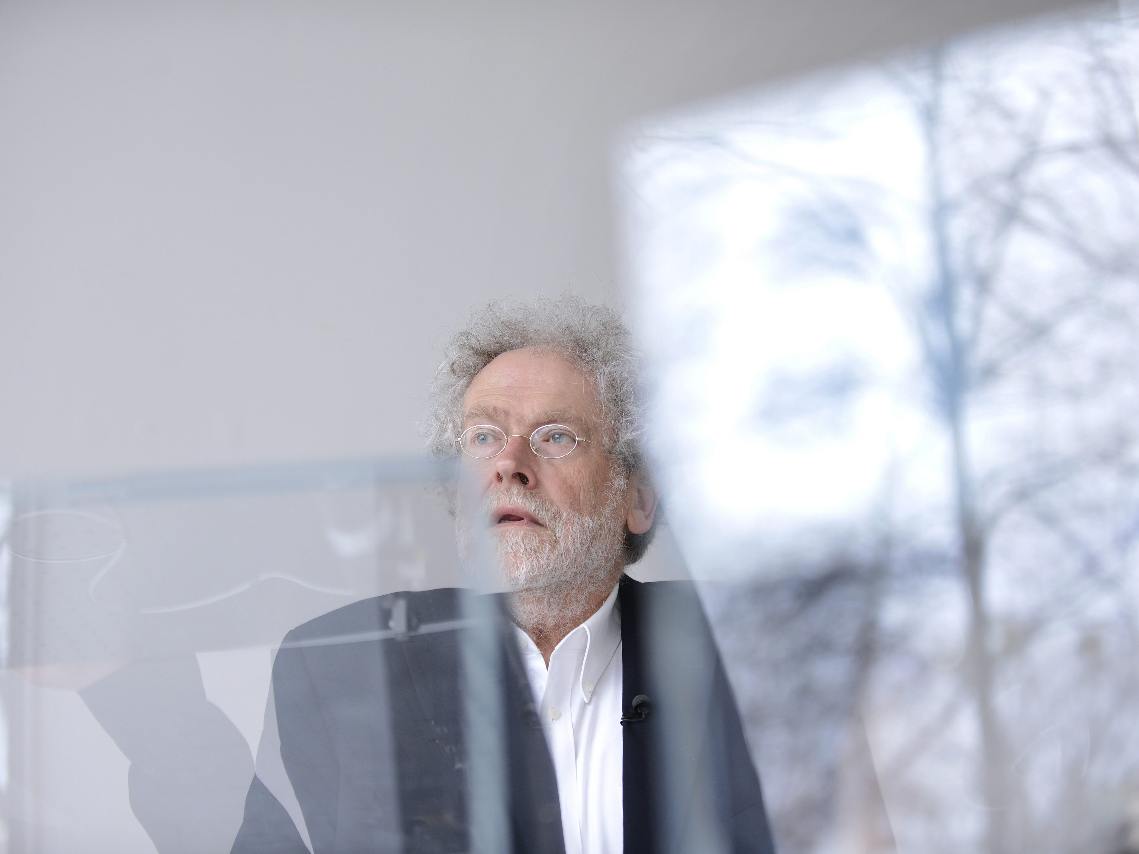 Anton Zeilinger wird zusammen mit Alain Aspect und John F. Clauser mit dem heurigen Physik-Nobelpreis ausgezeichnet.