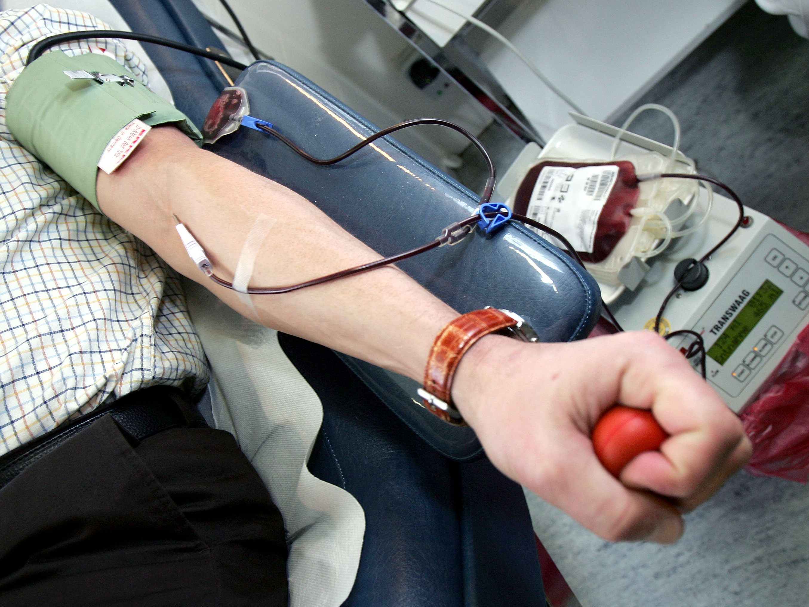 Wegen der fehlenden Blutplasmaspenden in Österreich steht die medizinische Versorgung derzeit unter Druck. Wegen der fehlenden Blutplasmaspenden in Österreich steht die medizinische Versorgung derzeit unter Druck.