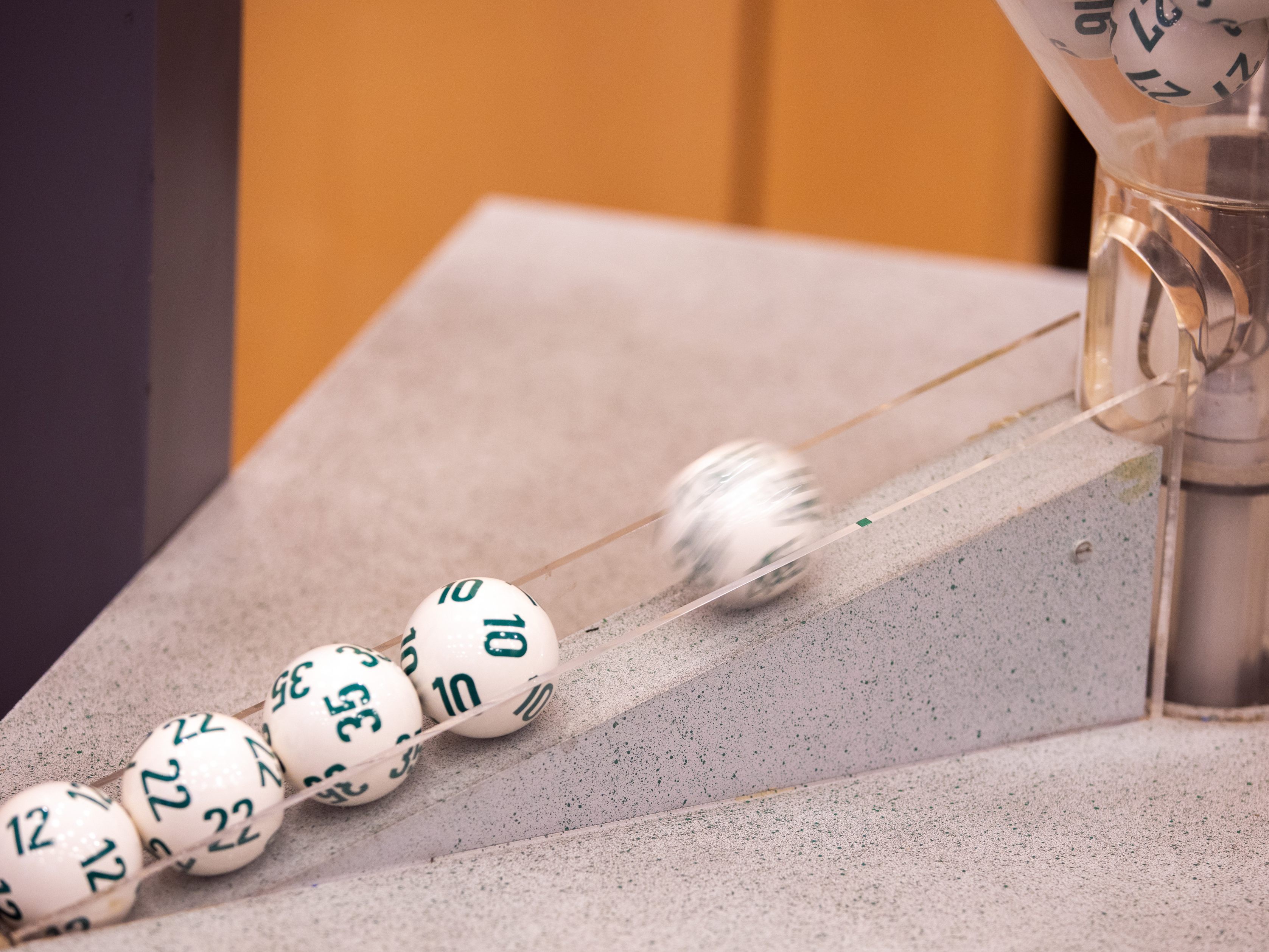 Die Lotto-Ziehung am Nationalfeiertag könnte einen Spieler zum dreifachen Millionär machen.
