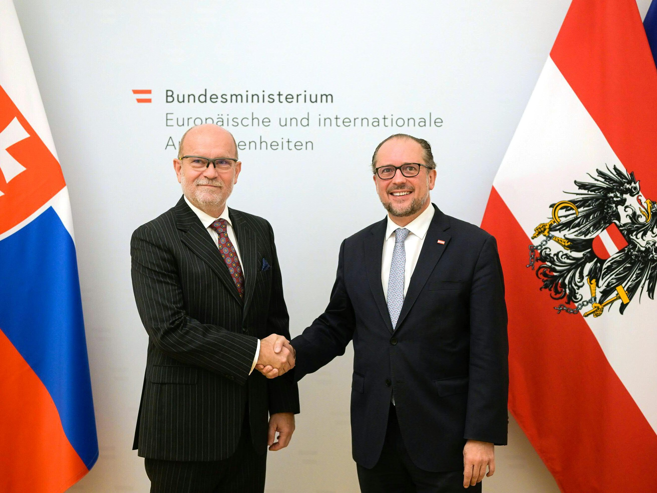 Außenminister Schallenberg und sein slowakischer Amtskollege Káčer sind sich bei der Unterstützung der Ukraine einig. Außenminister Schallenberg und sein slowakischer Amtskollege Káčer sind sich bei der Unterstützung der Ukraine einig.