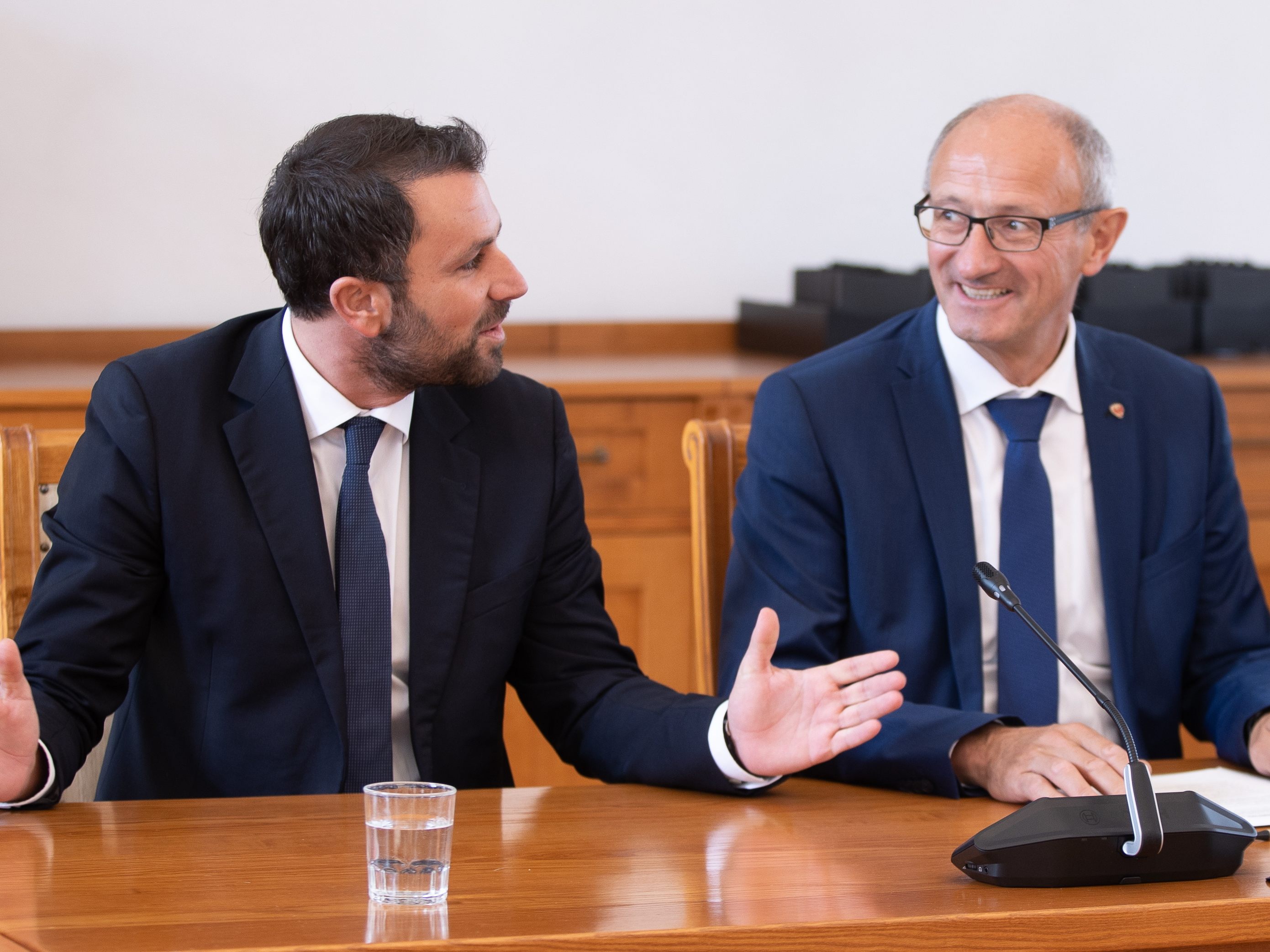SPÖ-Landesparteivorsitzender Georg Dornauer freute sich über die Mehrheit. SPÖ-Landesparteivorsitzender Georg Dornauer freute sich über die Mehrheit.
