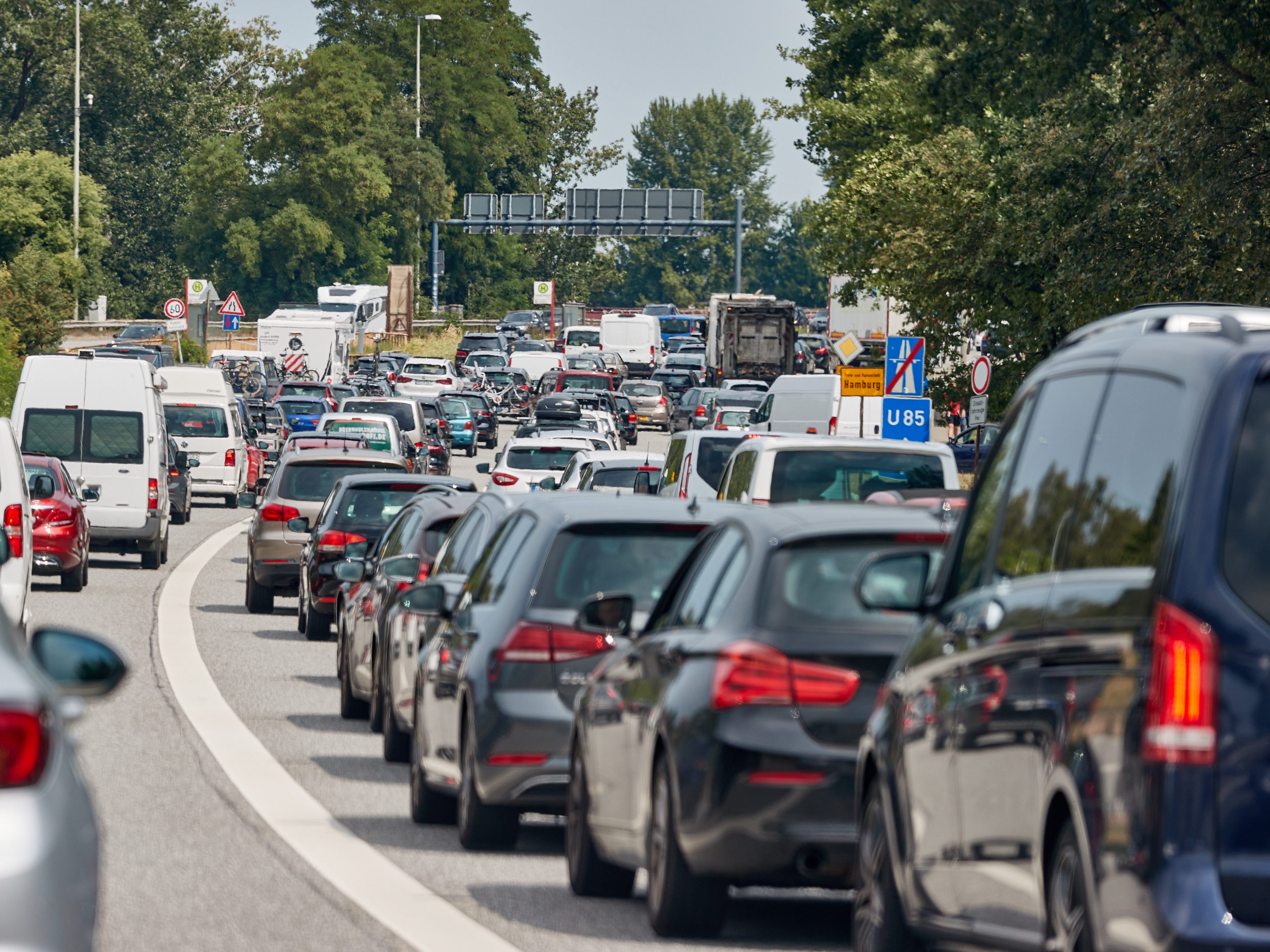 Der Urlauberschichtwechsel sorgt am Wochenende für Staus und Verzögerungen auf Österreichs Straßen.