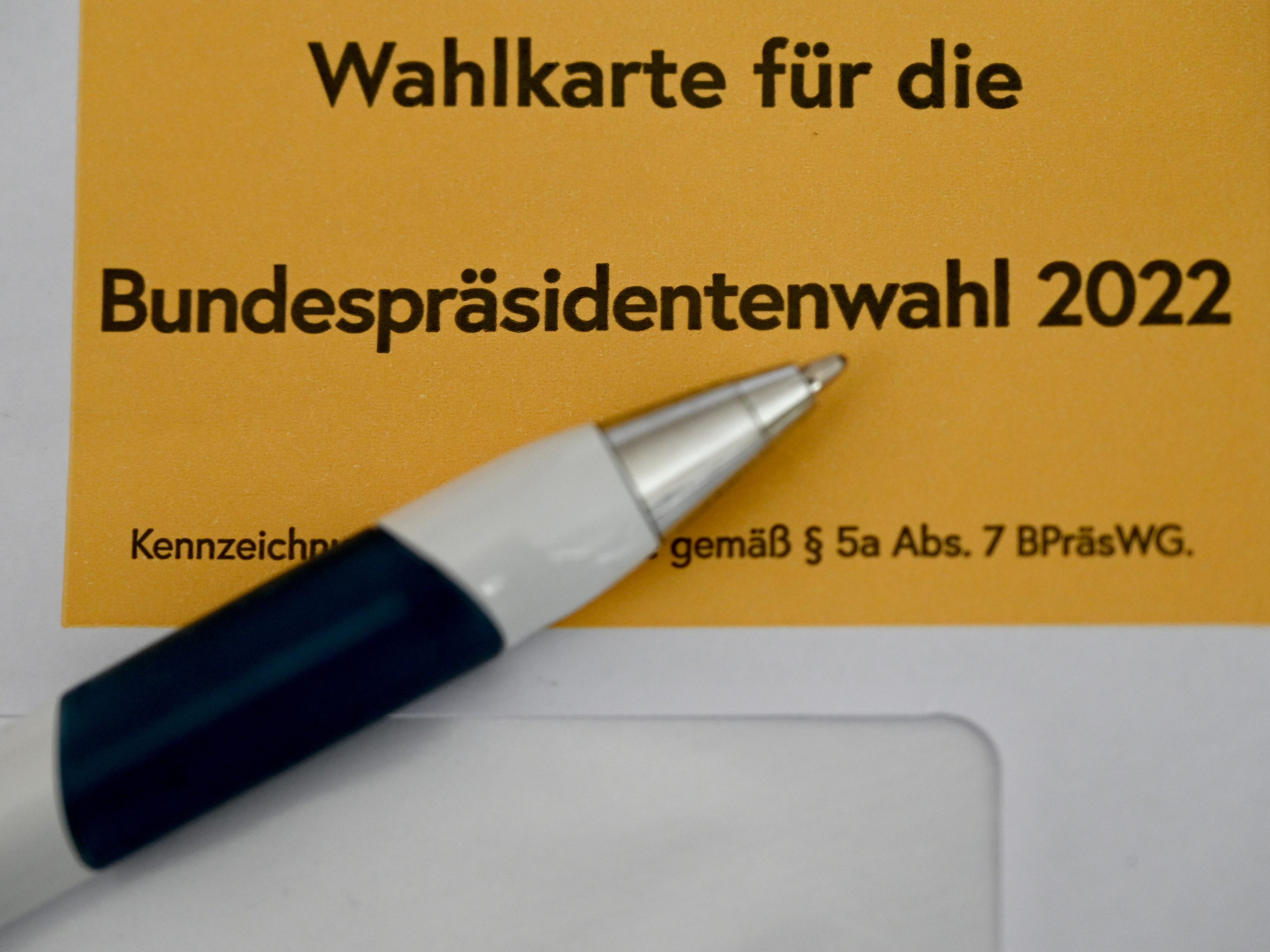 Die Akzeptanz der Österreicher für einen Bundespräsidenten, den sie nicht selbst gewählt haben, sinkt. Die Akzeptanz der Österreicher für einen Bundespräsidenten, den sie nicht selbst gewählt haben, sinkt.