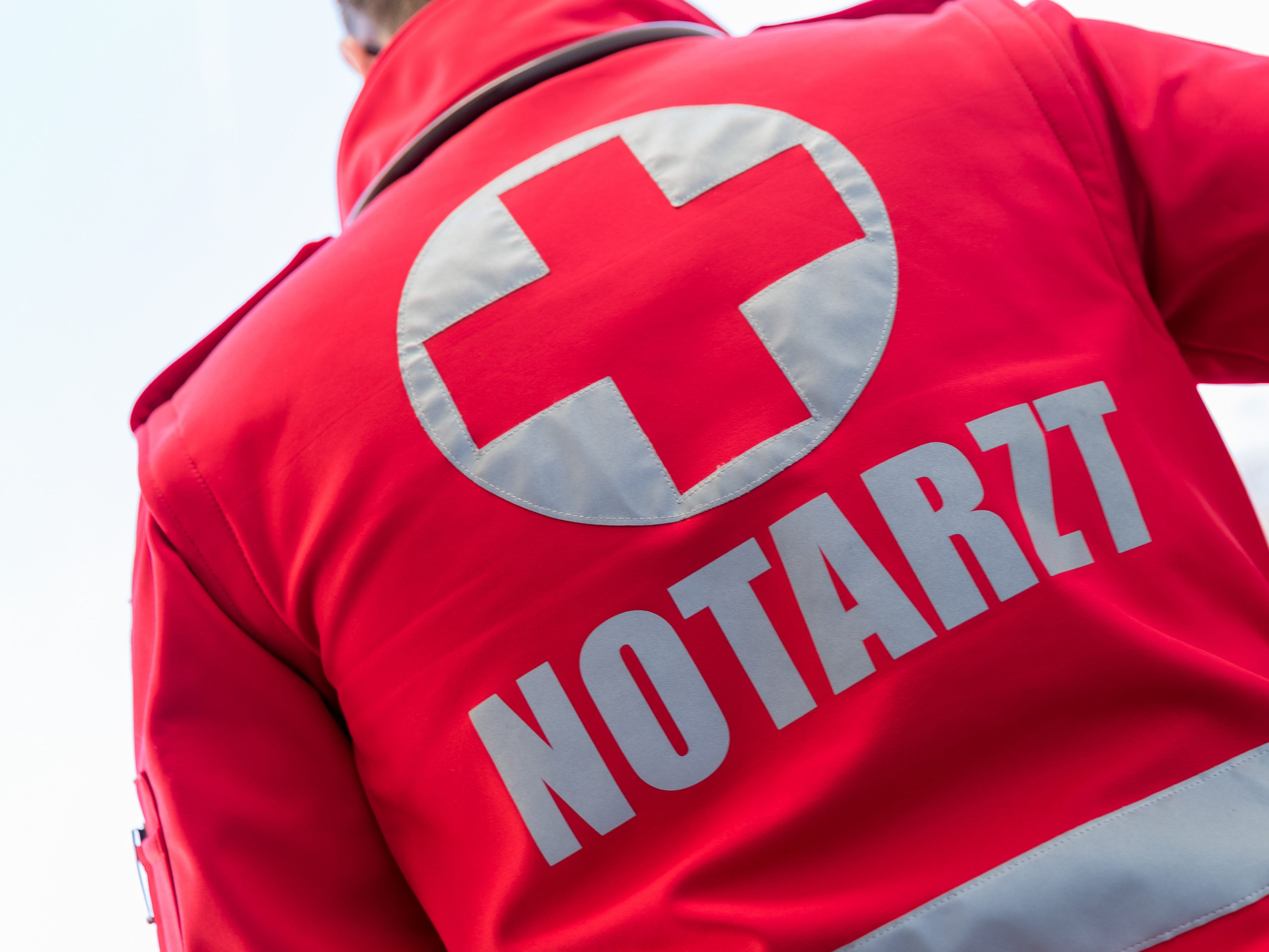 Bei einem Zusammenstoß mit einem Auto wurde eine 17-jährige Moped-Lenkerin in Niederösterreich verletzt.