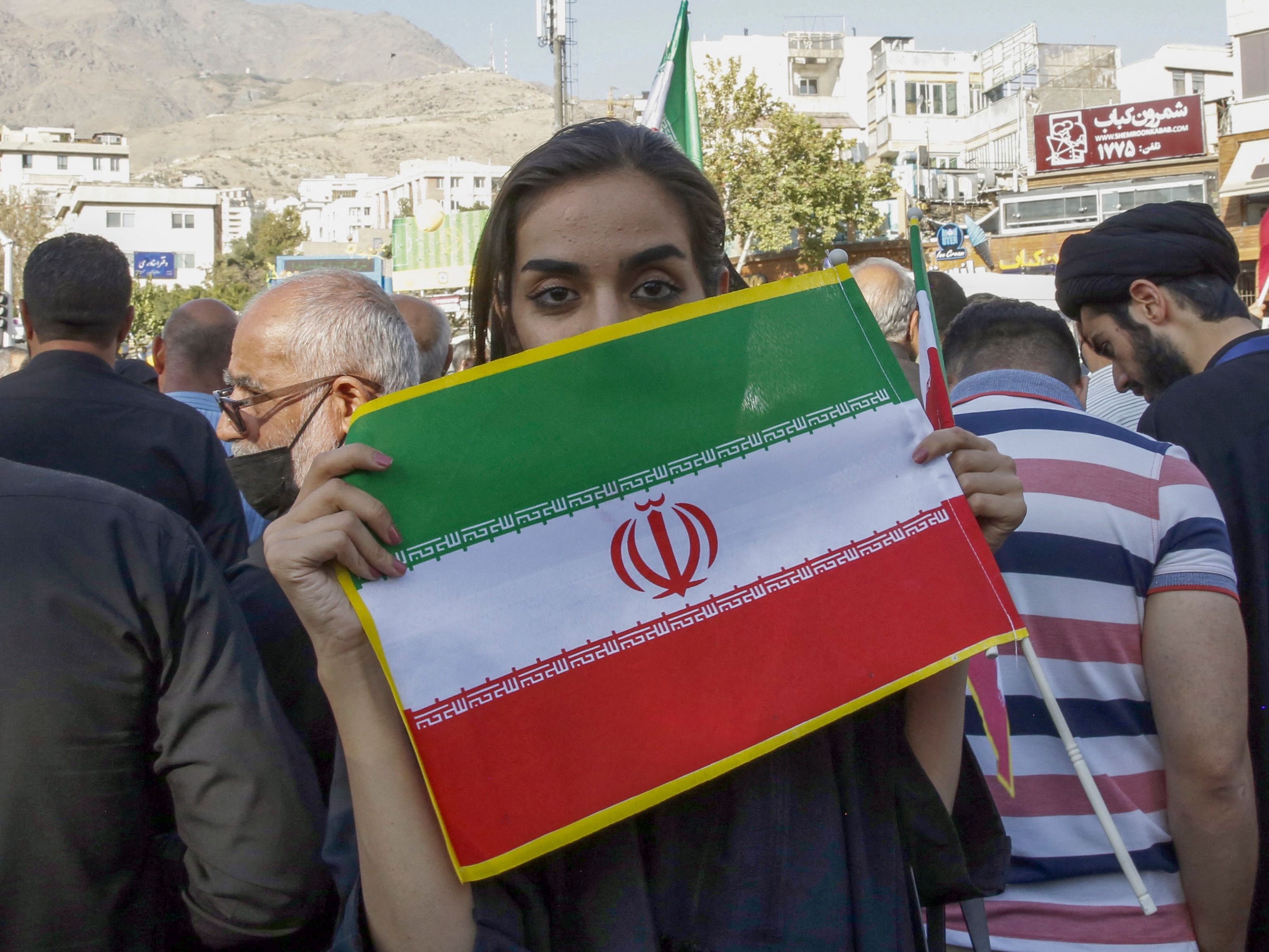 Trotz der Proteste im Iran schließt Österreich Abschiebungen dorthin nicht komplett aus. Trotz der Proteste im Iran schließt Österreich Abschiebungen dorthin nicht komplett aus.