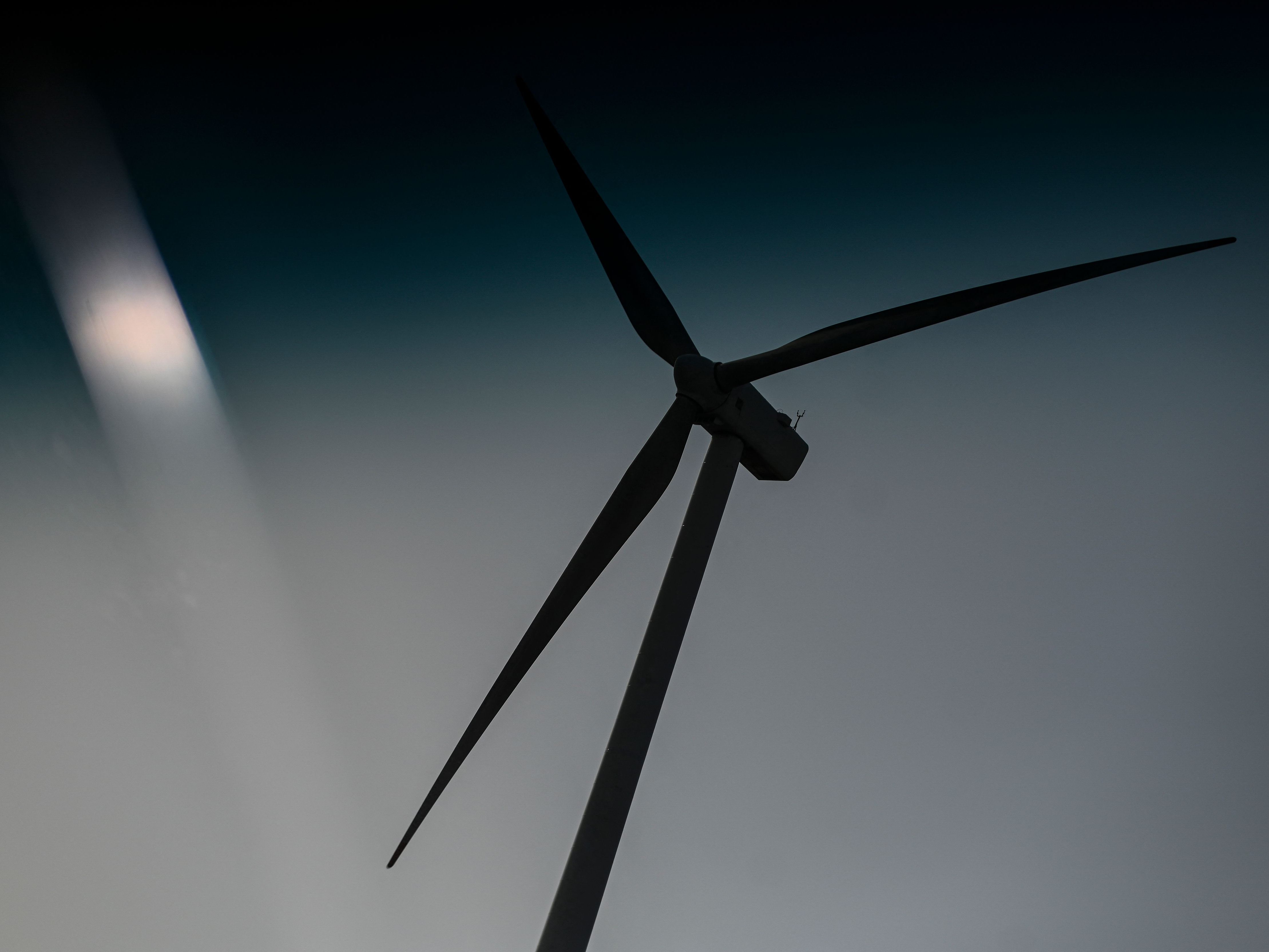 Die EU produziert seit Monaten mehr Strom aus erneuerbaren Energien als jemals zuvor. Die EU produziert seit Monaten mehr Strom aus erneuerbaren Energien als jemals zuvor.