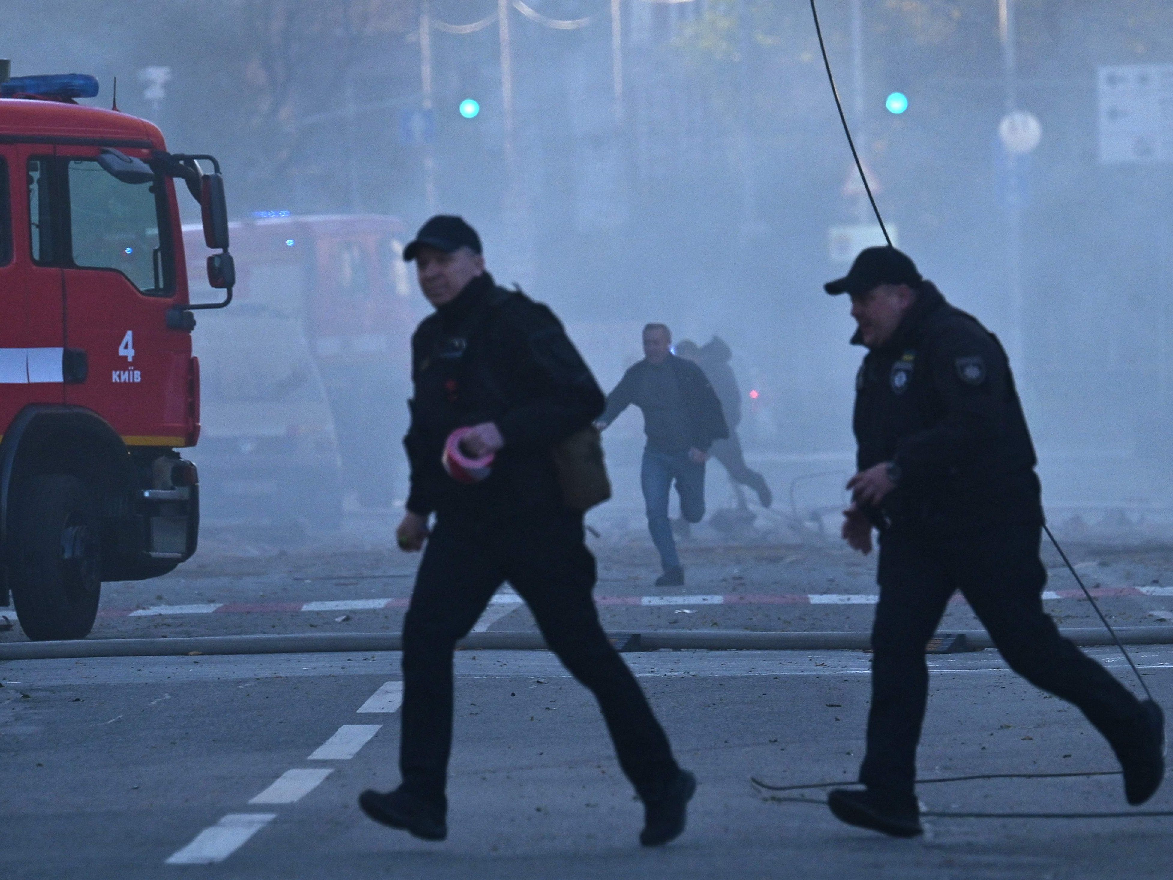 Am Montagmorgen wurden wieder Explosionen in Kiew gemeldet. Am Montagmorgen wurden wieder Explosionen in Kiew gemeldet.