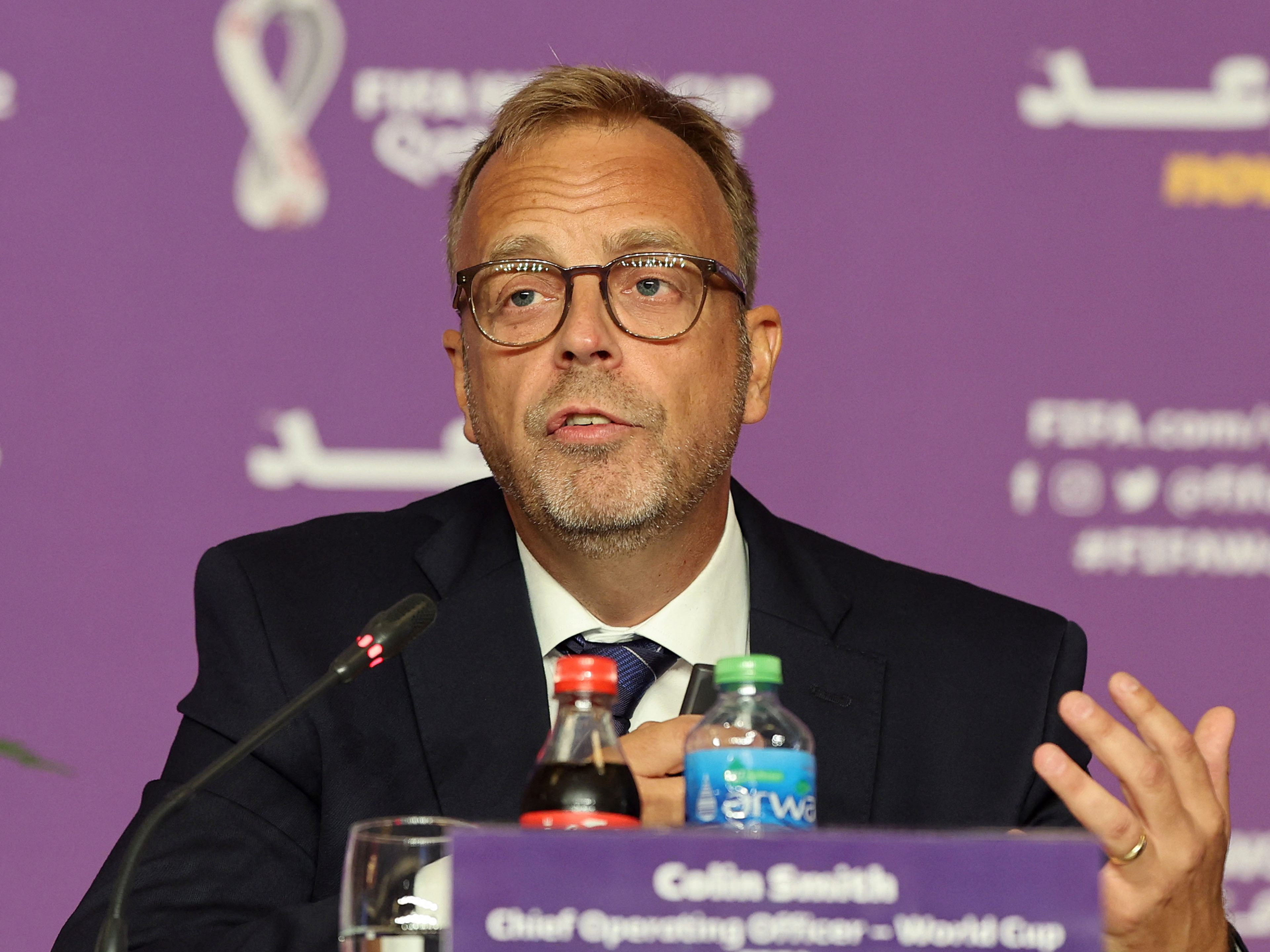 WM-Chef Colin Smith hat darüber informiert, welche Mannschaft als Erste zur Fußball-Weltmeisterschaft anreisen wird.