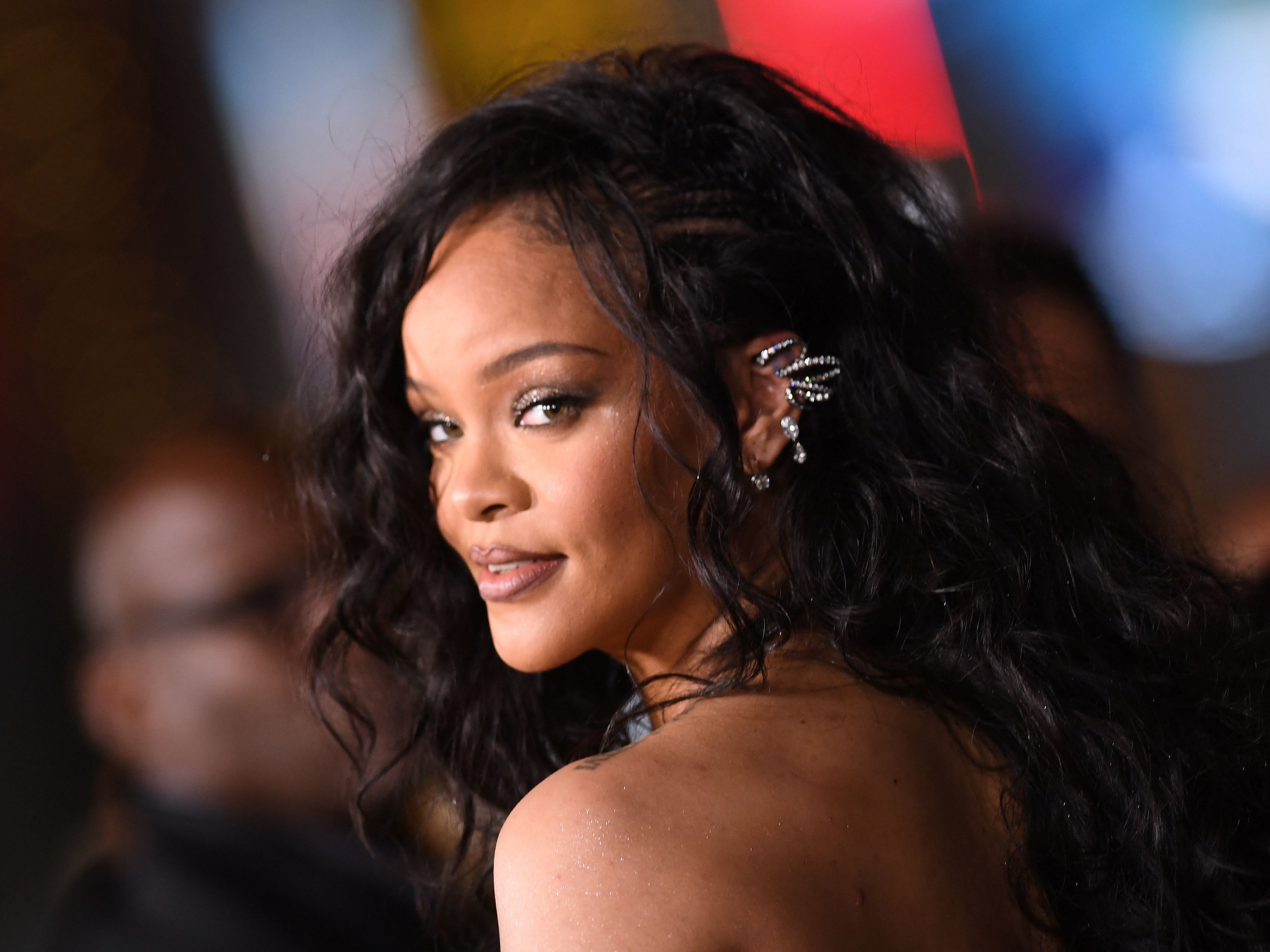 Musik-Ikone Rihanna meldete sich nach einer längeren Pause mit einer neuen Single zurück. Musik-Ikone Rihanna meldete sich nach einer längeren Pause mit einer neuen Single zurück.
