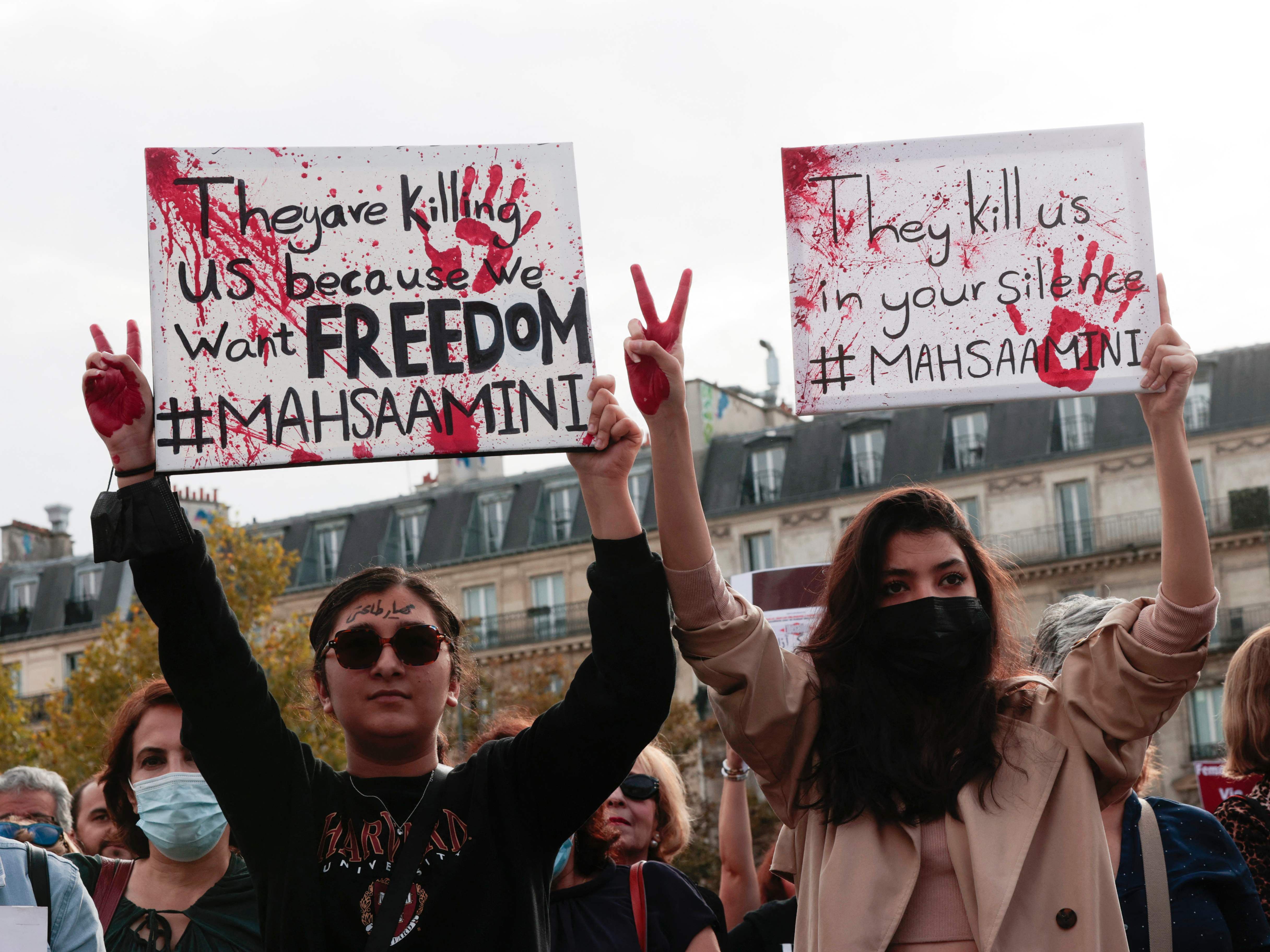 Abertausende demonstrieren im Iran für Frauenrechte.