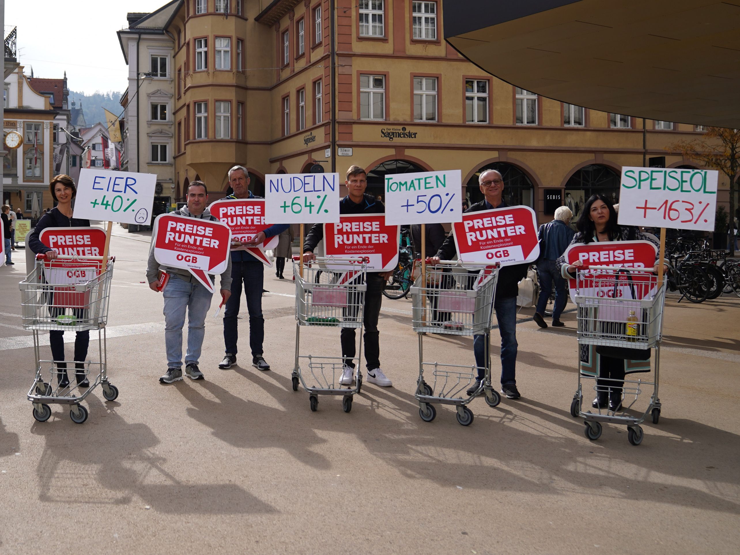 Straßenaktion in der Bregenzer Fußgängerzone Straßenaktion in der Bregenzer Fußgängerzone