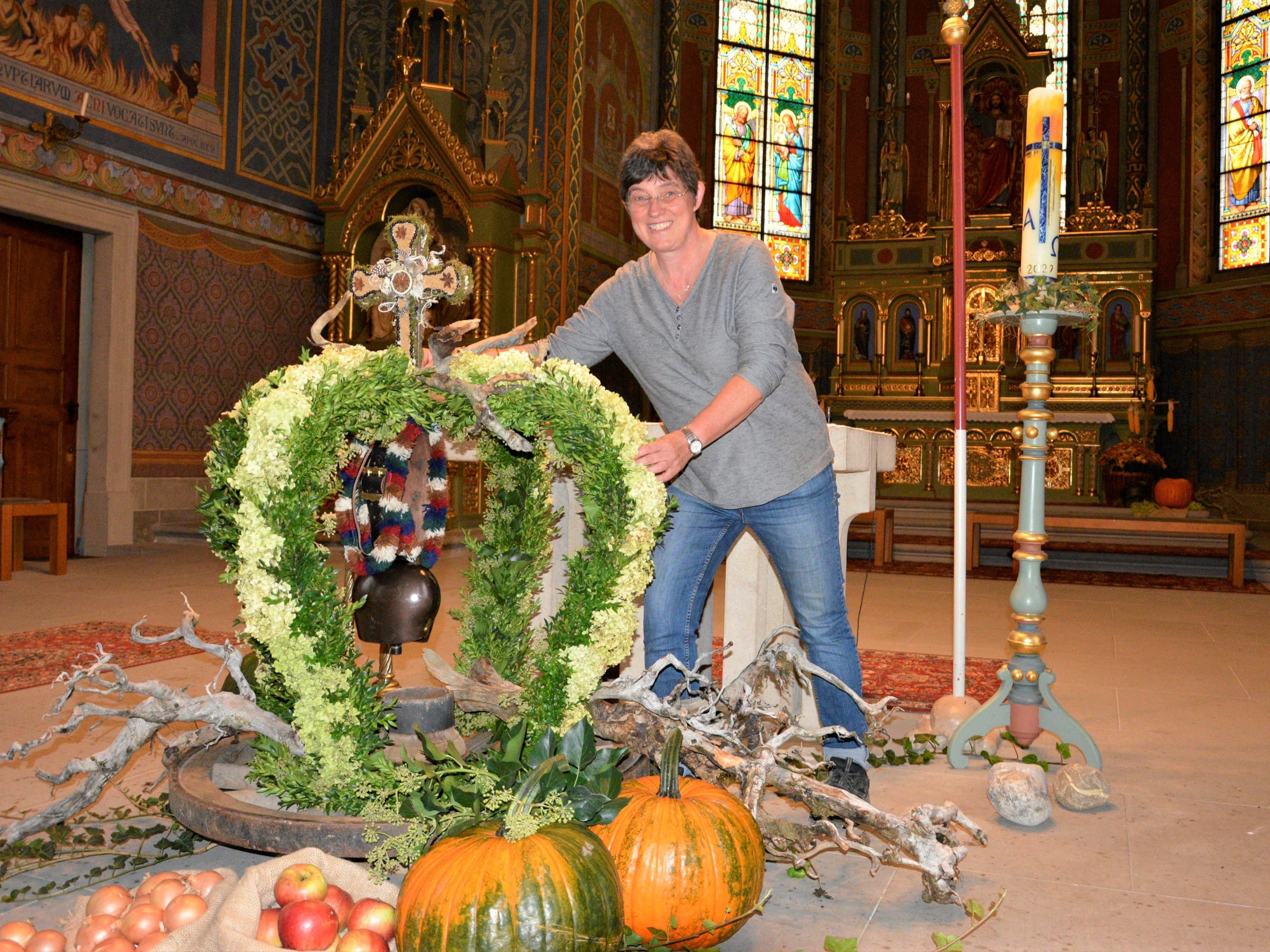 Seit 20 Jahren schmückt Rita Wohlgenannt die Kirche zu festlichen Anlässen. Seit 20 Jahren schmückt Rita Wohlgenannt die Kirche zu festlichen Anlässen.