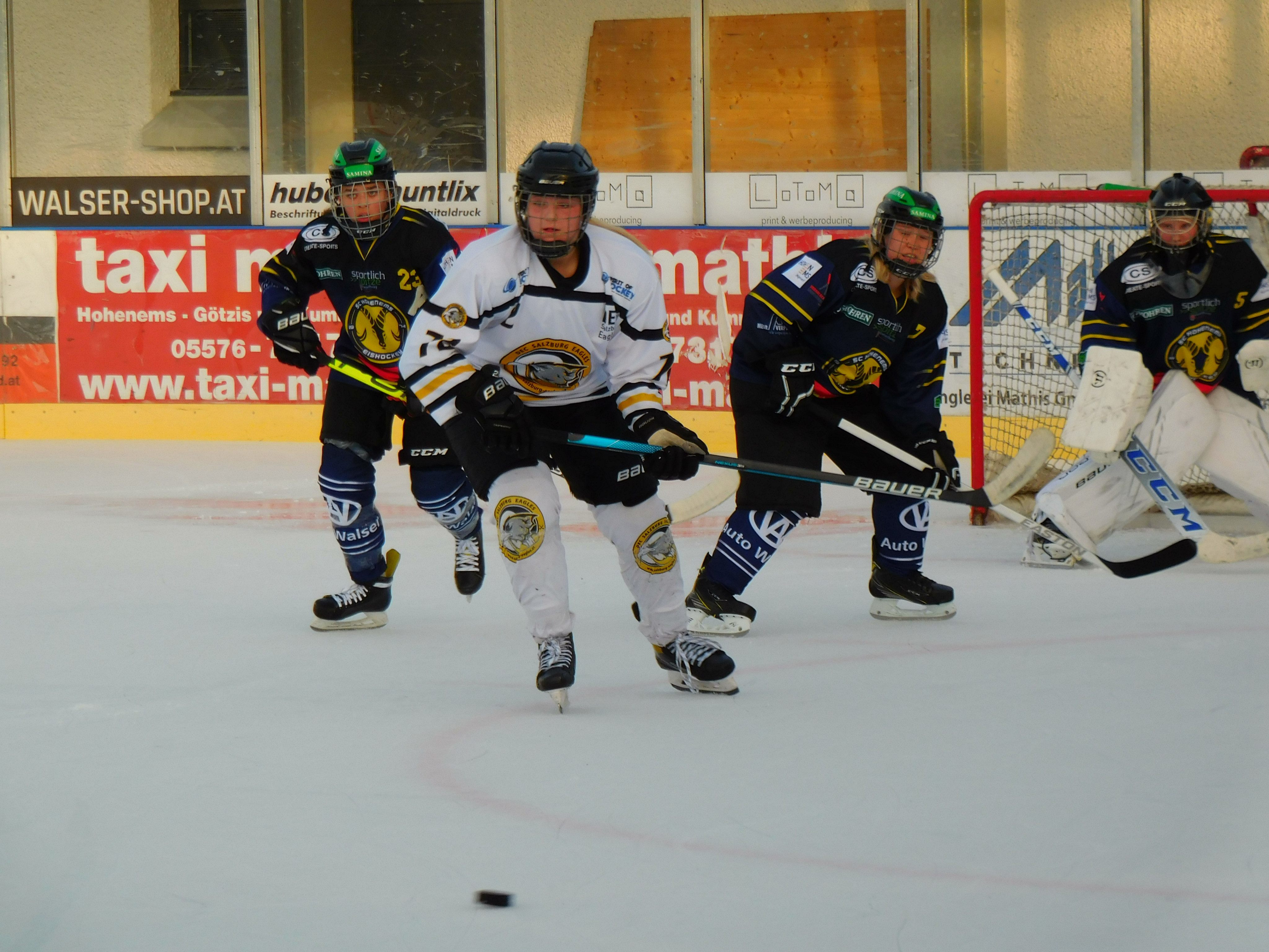 Die Ladies des SC SAMINA Hohenems unterlagen nach aufopferungsvollem Kampf den Salzburg Eagles mit 1:7 Die Ladies des SC SAMINA Hohenems unterlagen nach aufopferungsvollem Kampf den Salzburg Eagles mit 1:7