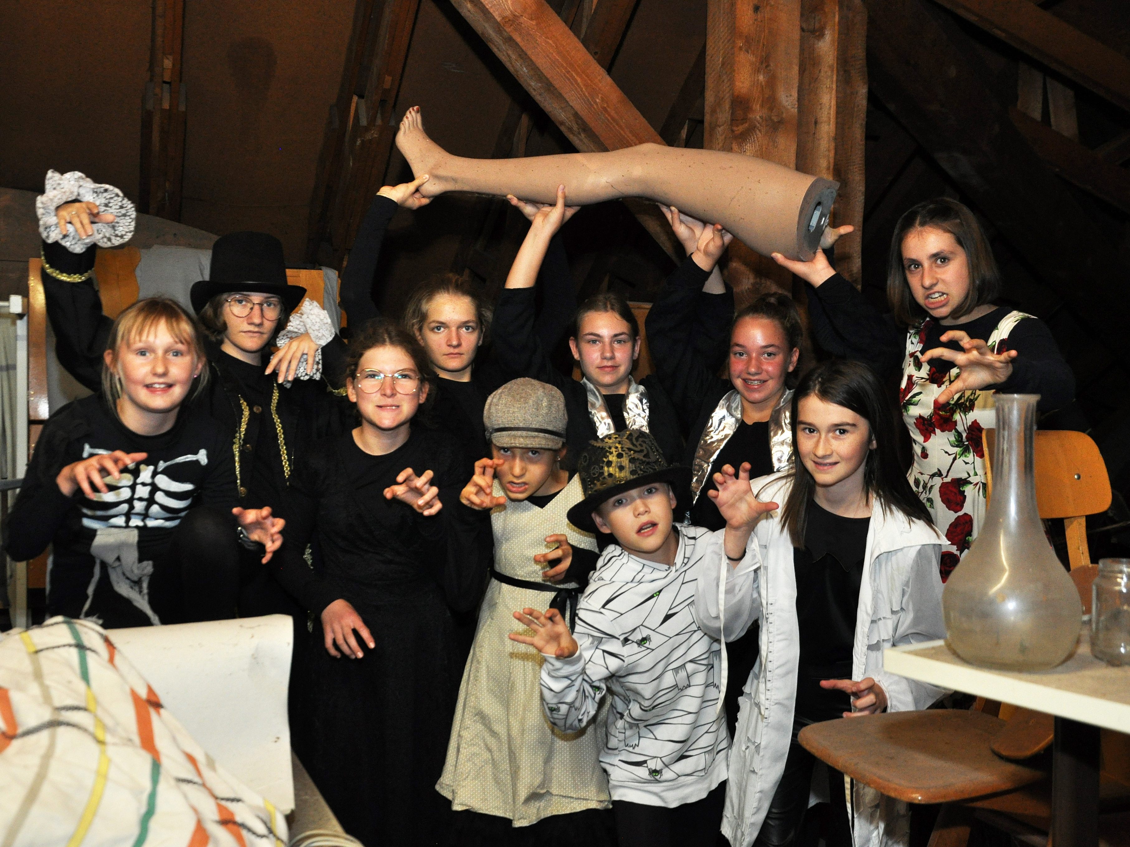 Am 12. November feiert das Gruselstück des Ganz kleinen Zirkus Premiere. Am 12. November feiert das Gruselstück des Ganz kleinen Zirkus Premiere.