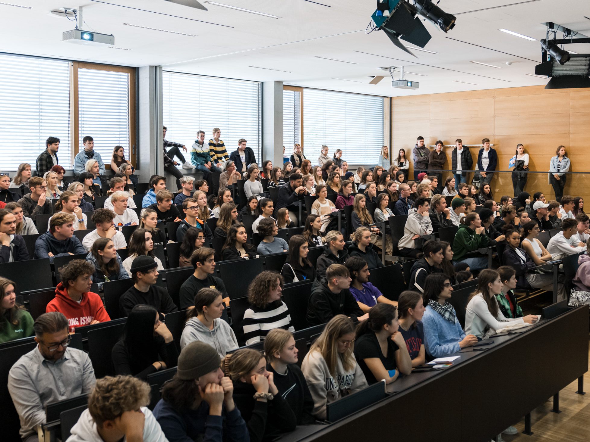 Fachhochschulen, Universitäten und andere Institutionen stellten sich in Vorträgen vor. Fachhochschulen, Universitäten und andere Institutionen stellten sich in Vorträgen vor.