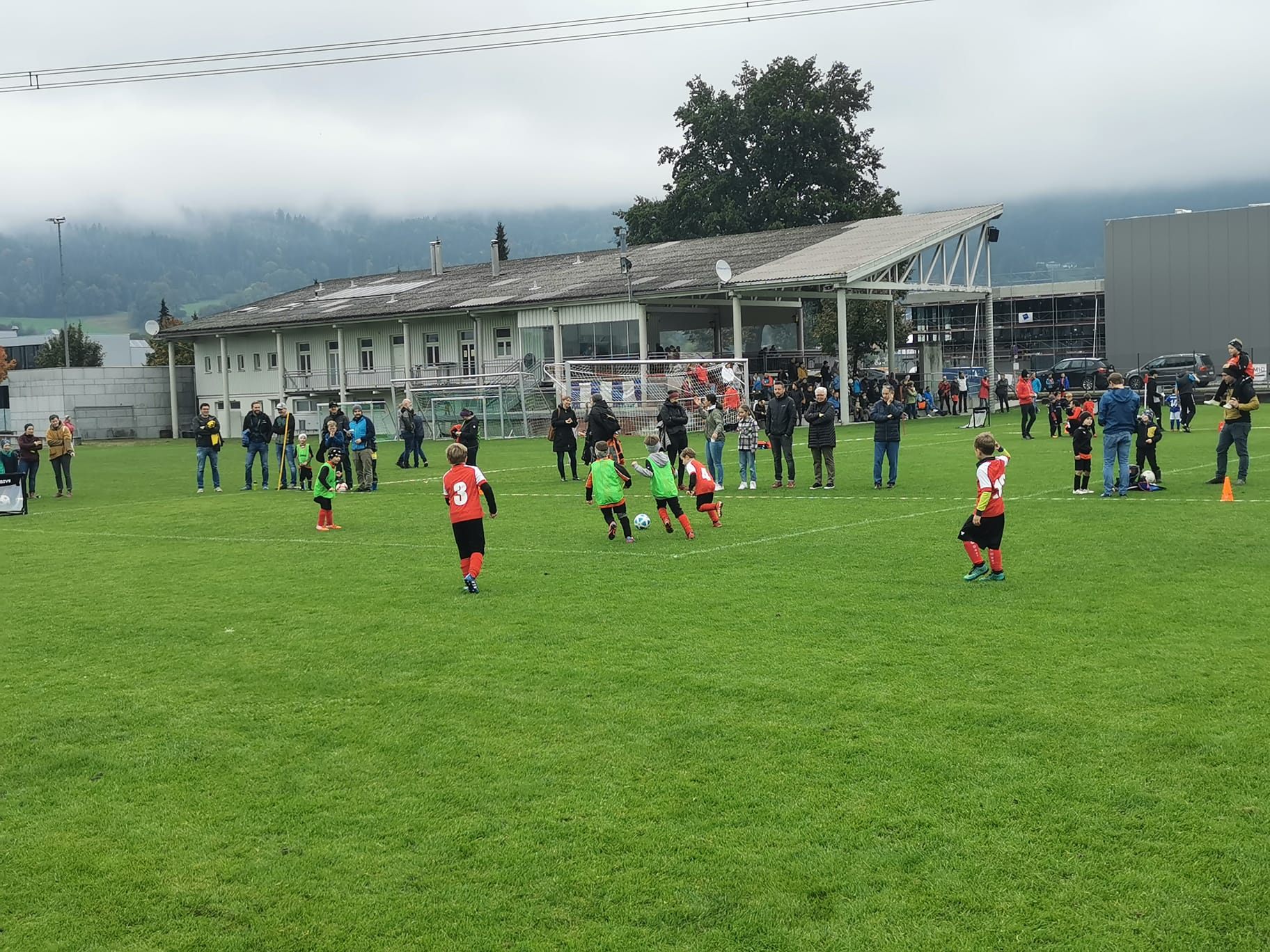 Spannender Nachwuchsfussball in der Sattaaser Au