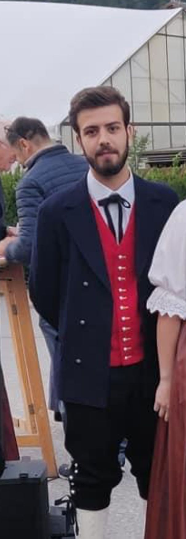 Benjamin fühlt sich in der Tracht wohl. Benjamin fühlt sich in der Tracht wohl.