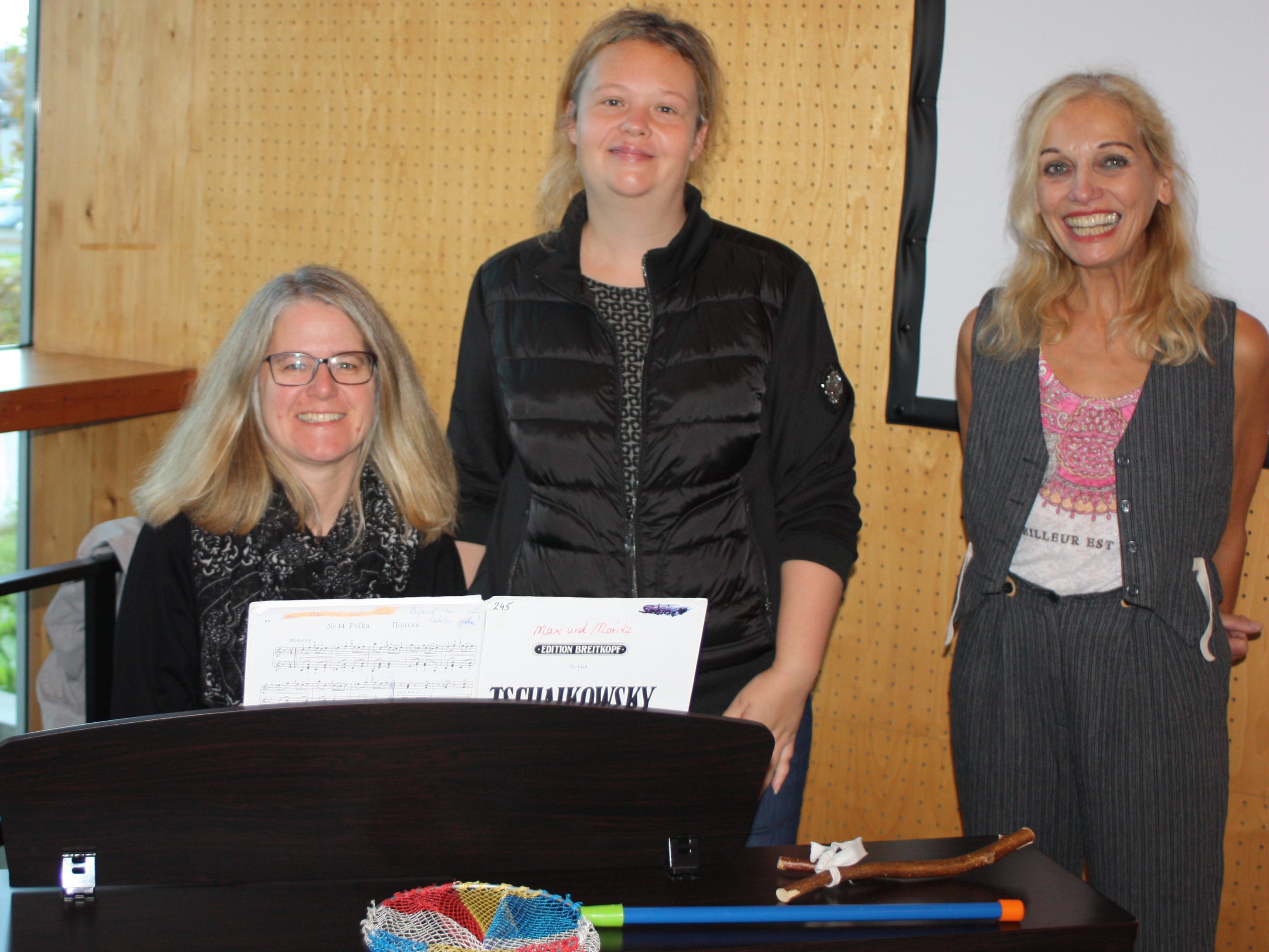 MS Klaus Direktorin Angelika Lutz-Marte, Simone Maringer Eva Maria Schuler und Sabine Fuchs. MS Klaus Direktorin Angelika Lutz-Marte, Simone Maringer Eva Maria Schuler und Sabine Fuchs.