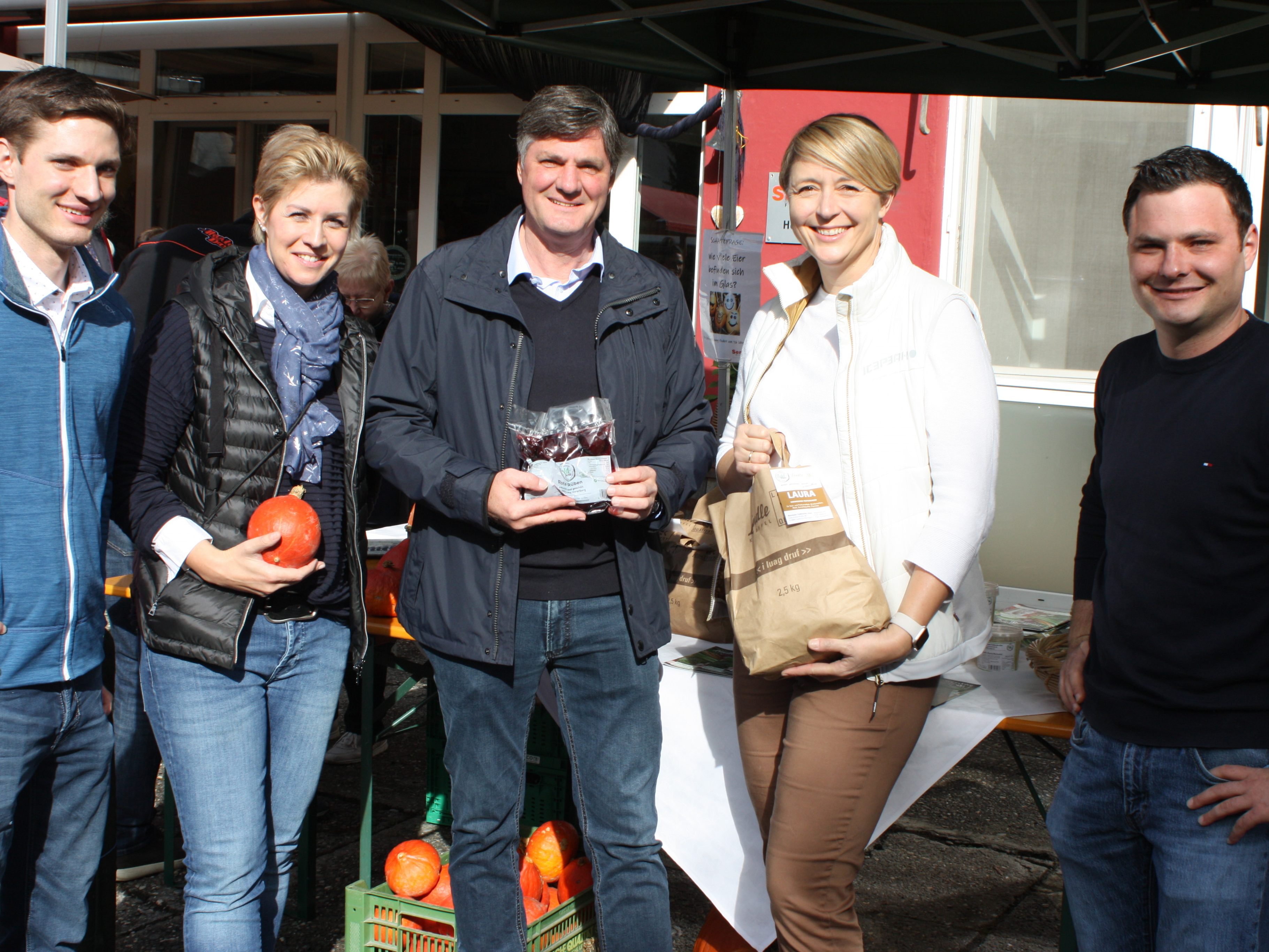 Johannes Allgäuer, Sabine Kasper, Daniel Allgäuer, Andrea Kerbleder, Mathias Allgäuer erfreuten sich beim Sennhof Herbstfest.
