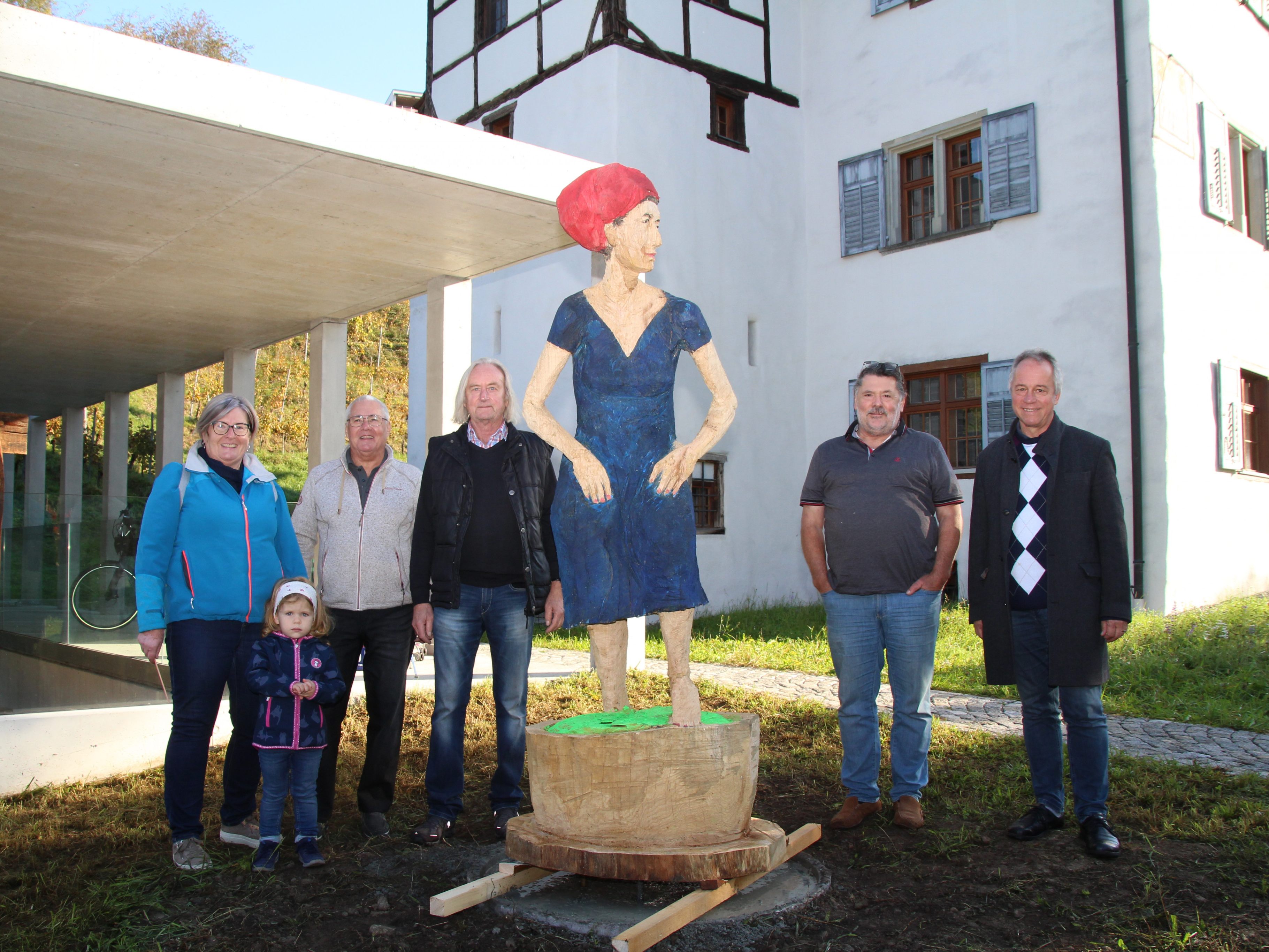 Feierliche Aufstellung der Holzfigur