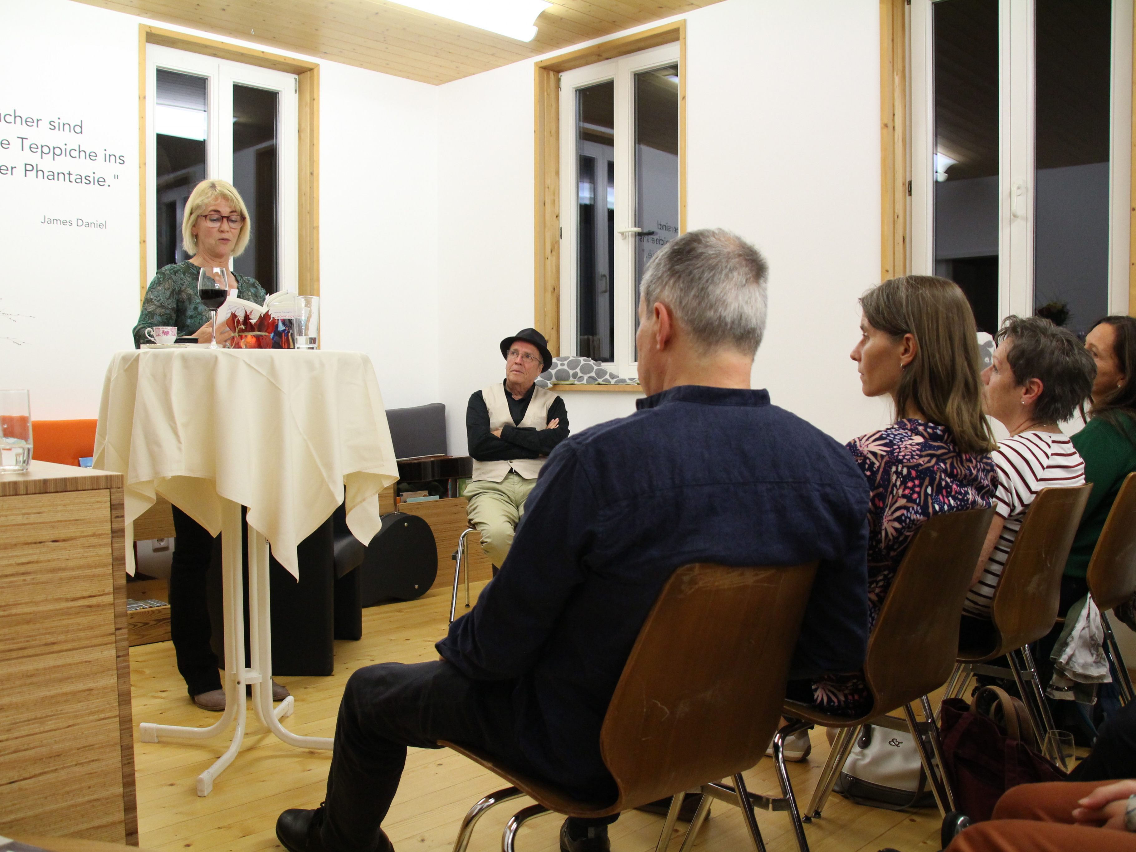 Valerie Travaglini las in der Bibliothek Frastanz. Valerie Travaglini las in der Bibliothek Frastanz.