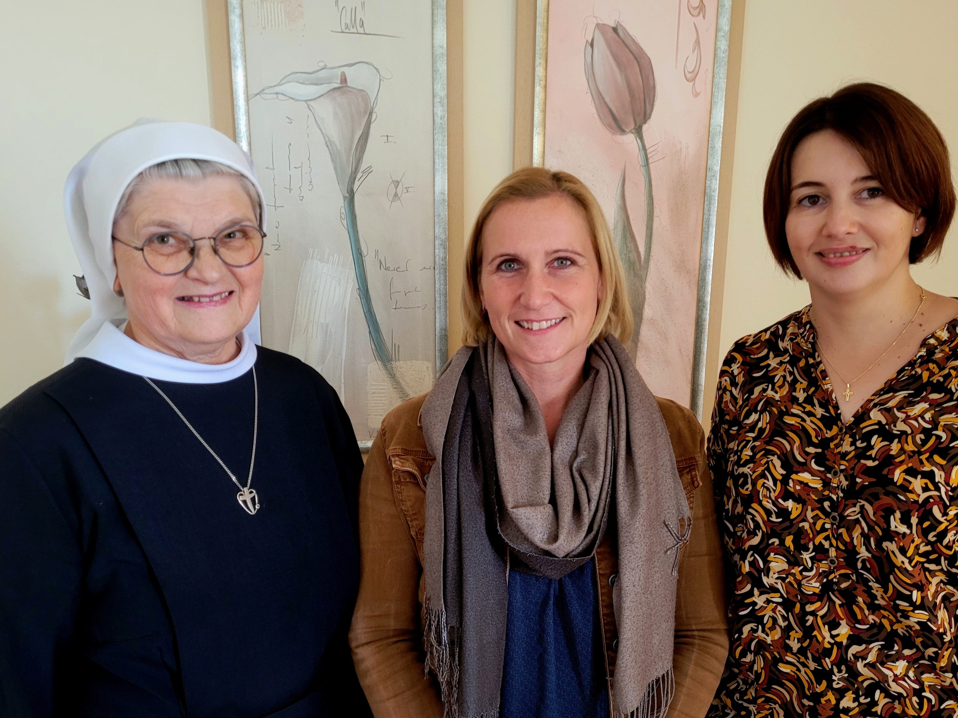 Das Führungsteam des Pflegeheimes Jesuheim in Oberlochau mit der neuen Hausoberin Sr. Katharina Fraißel, Heimleiterin Judith Wucher und der Leiterin des Pflegedienstes Loredana Wachs. Das Führungsteam des Pflegeheimes Jesuheim in Oberlochau mit der neuen Hausoberin Sr. Katharina Fraißel, Heimleiterin Judith Wucher und der Leiterin des Pflegedienstes Loredana Wachs.