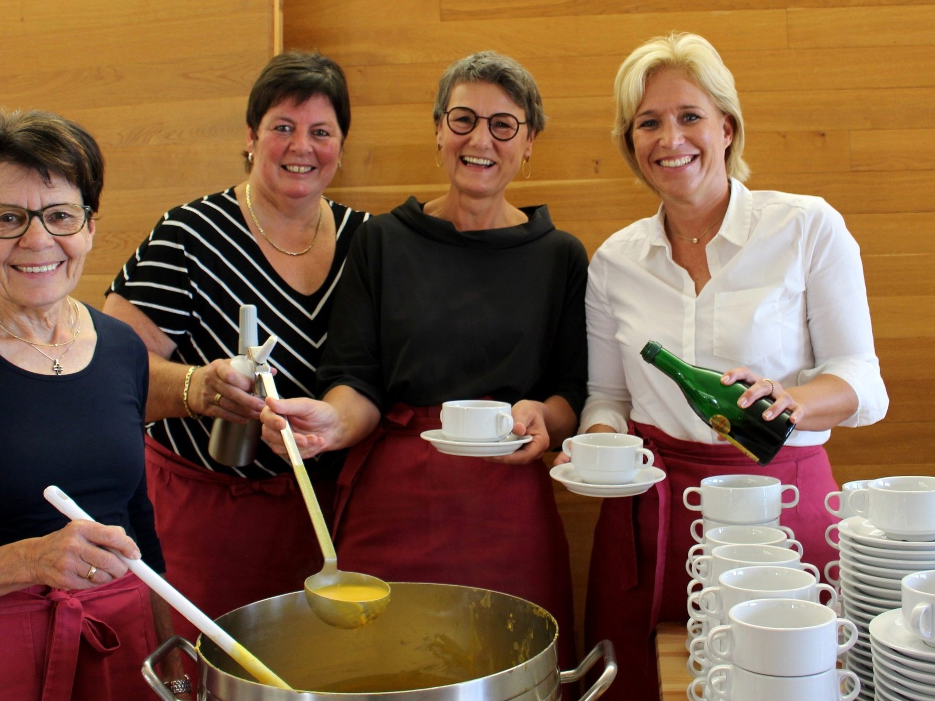 Das bewährte Team des Missionskreises und die Arbeitsgemeinschaft Katholischer Soldaten laden am Sonntag wieder zum „Kartoffeltag“ ins Lochauer Pfarrheim. Das bewährte Team des Missionskreises und die Arbeitsgemeinschaft Katholischer Soldaten laden am Sonntag wieder zum „Kartoffeltag“ ins Lochauer Pfarrheim.