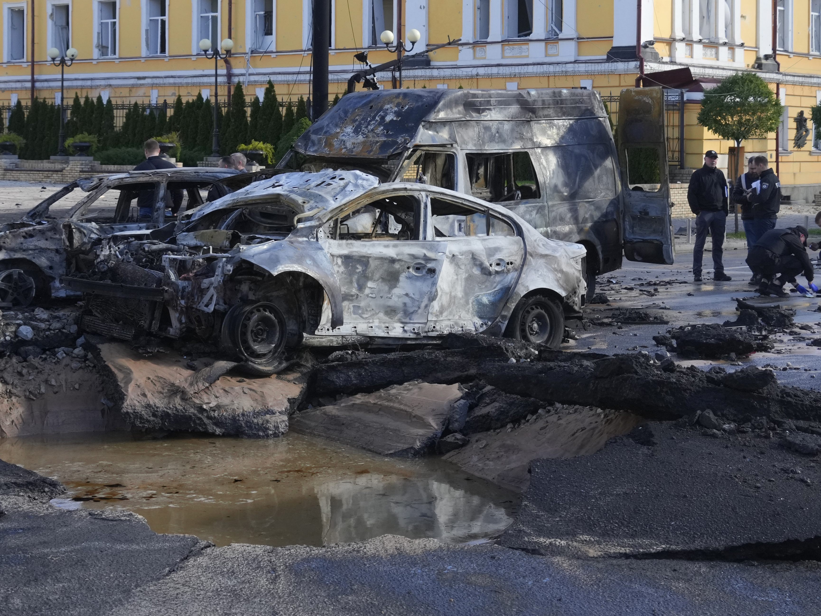 Russische Luftschläge erschweren laut Caritas die Hilfe in der Ukraine.